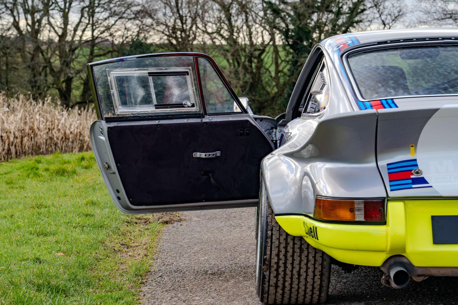 Porsche 911 view 8