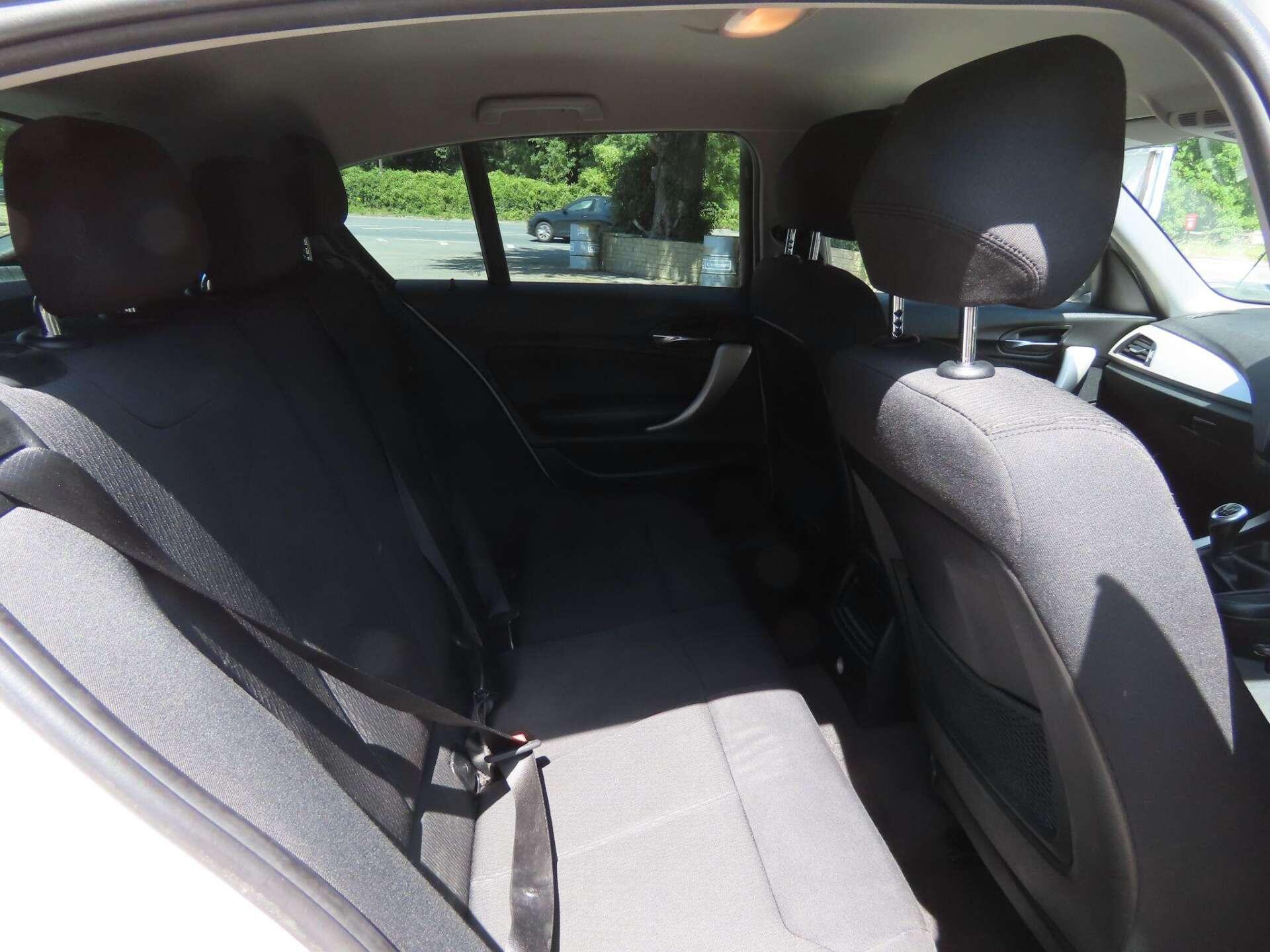 BMW 1 Series view 10