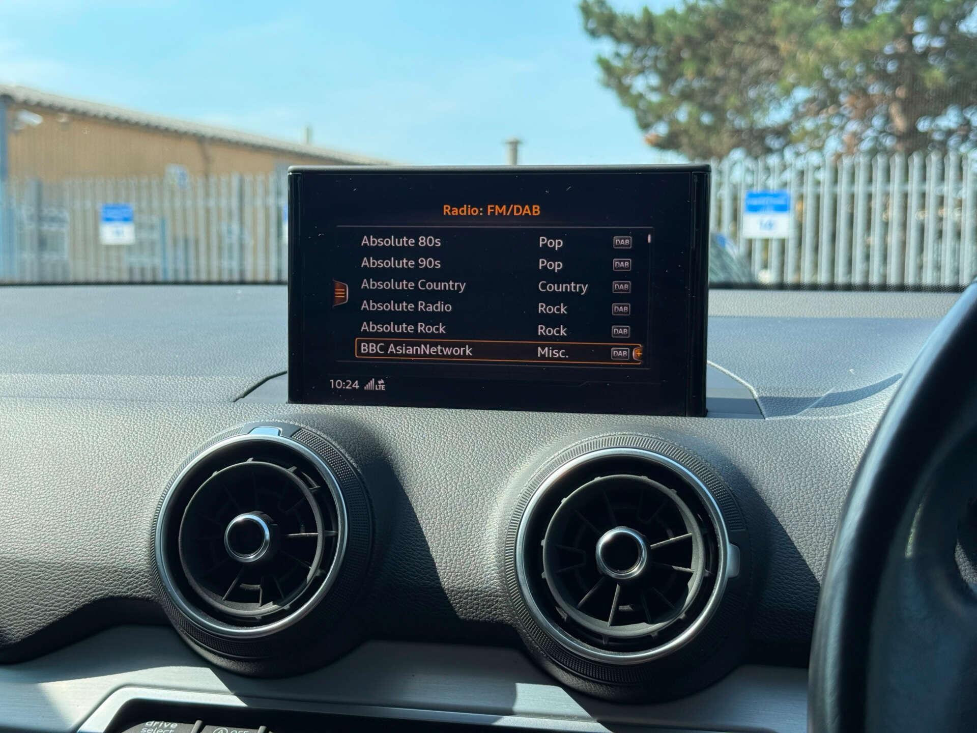Audi Q2 view 68