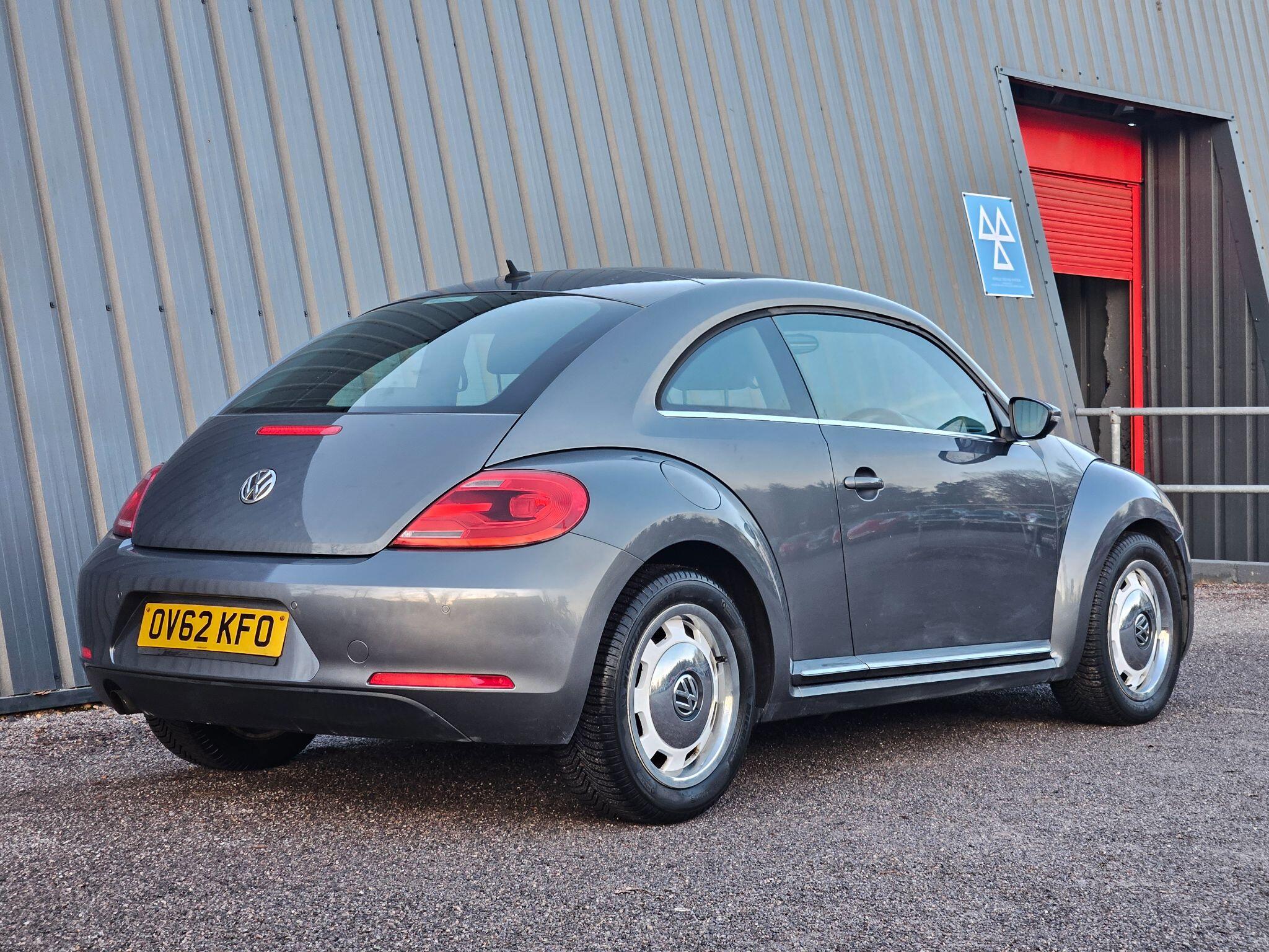 2012 Volkswagen Beetle image 9