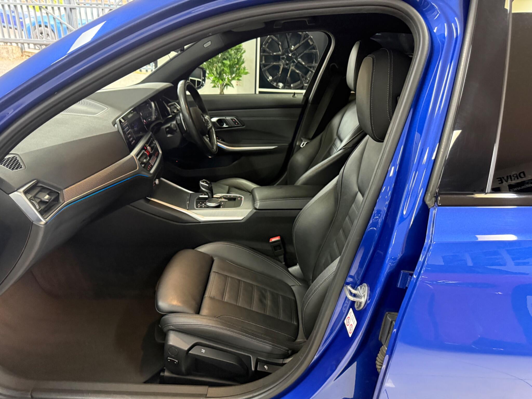 BMW 3 Series view 32