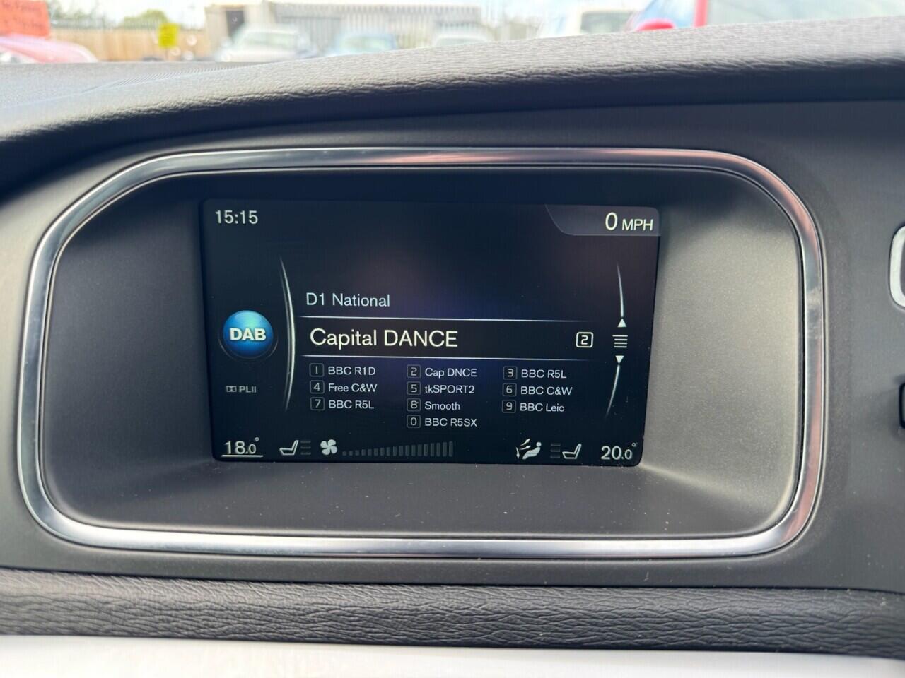 Volvo V40 view 10