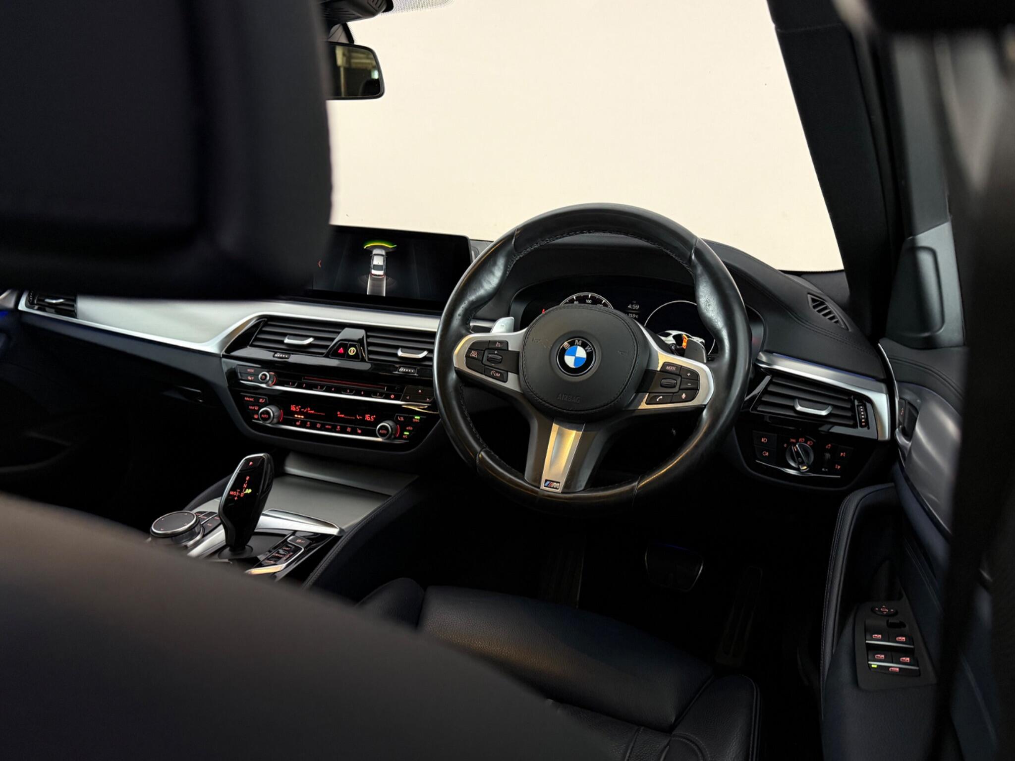 BMW 5 Series view 10