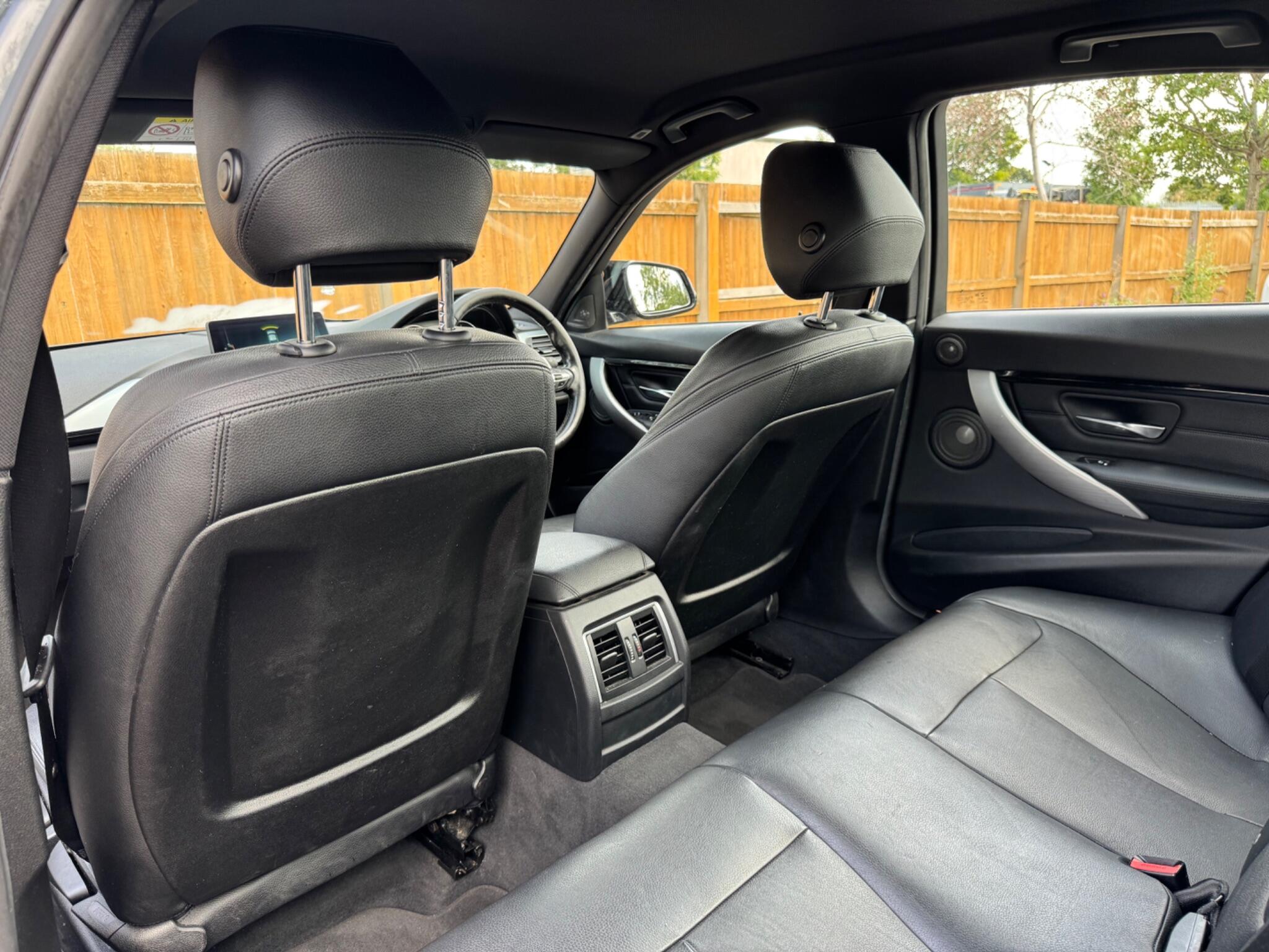 BMW 3 Series view 25