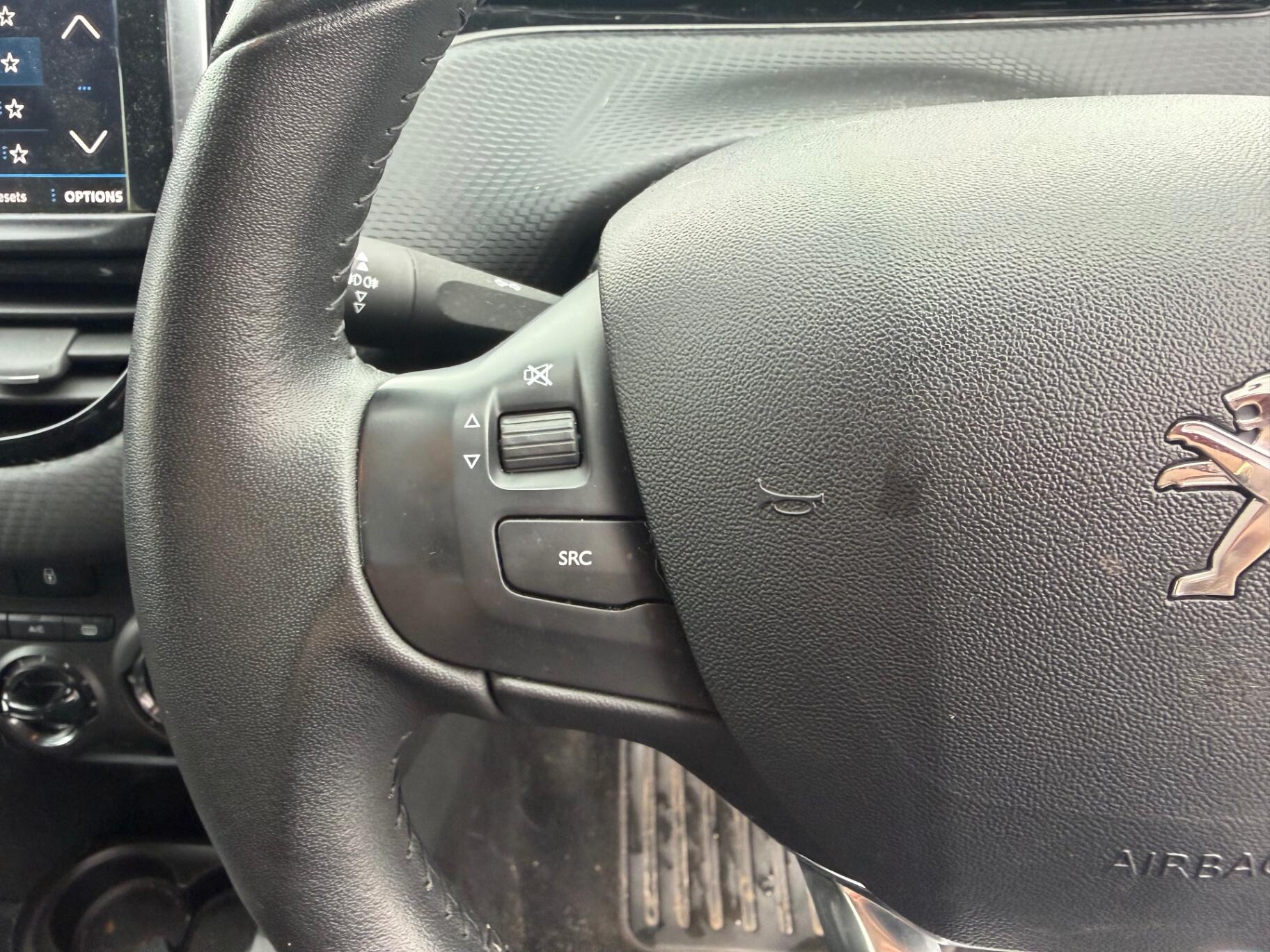 Peugeot 208 view 17