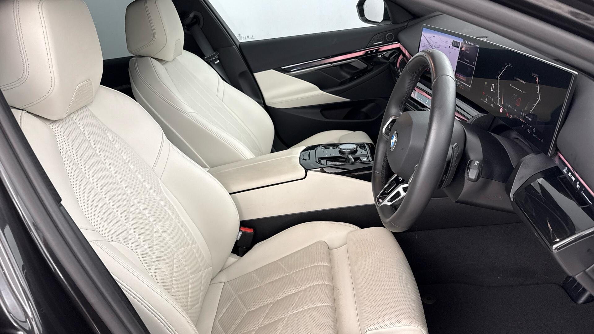 BMW 5 Series view 11