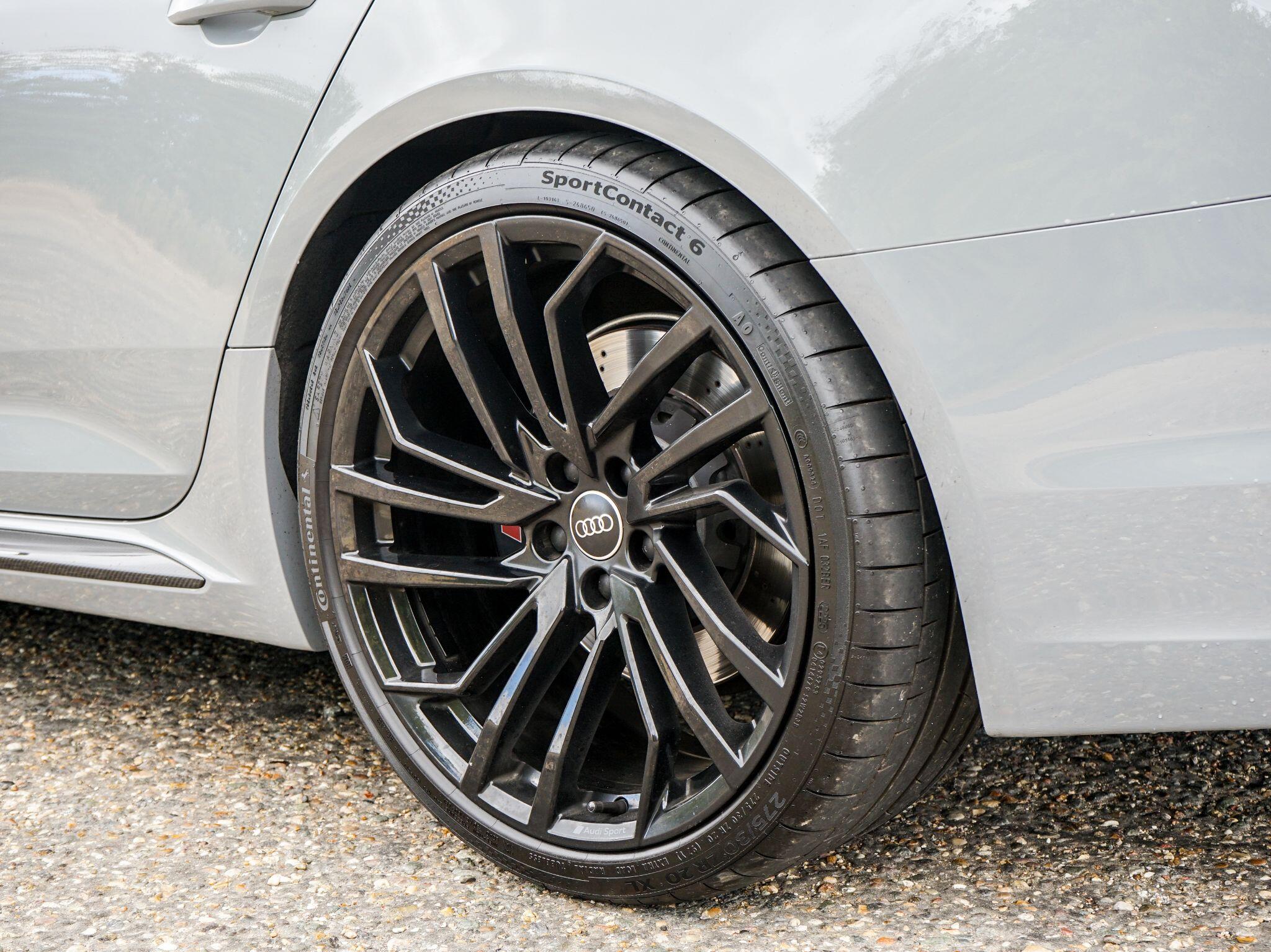 Audi RS4 Avant view 5