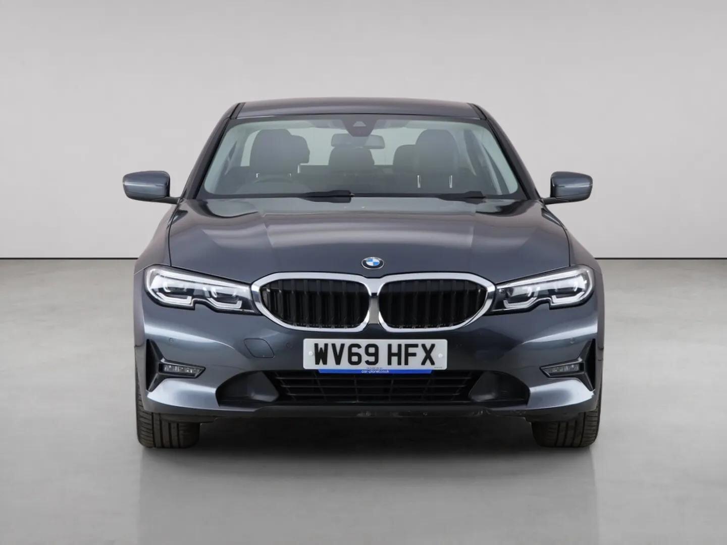 BMW 3 Series view 5