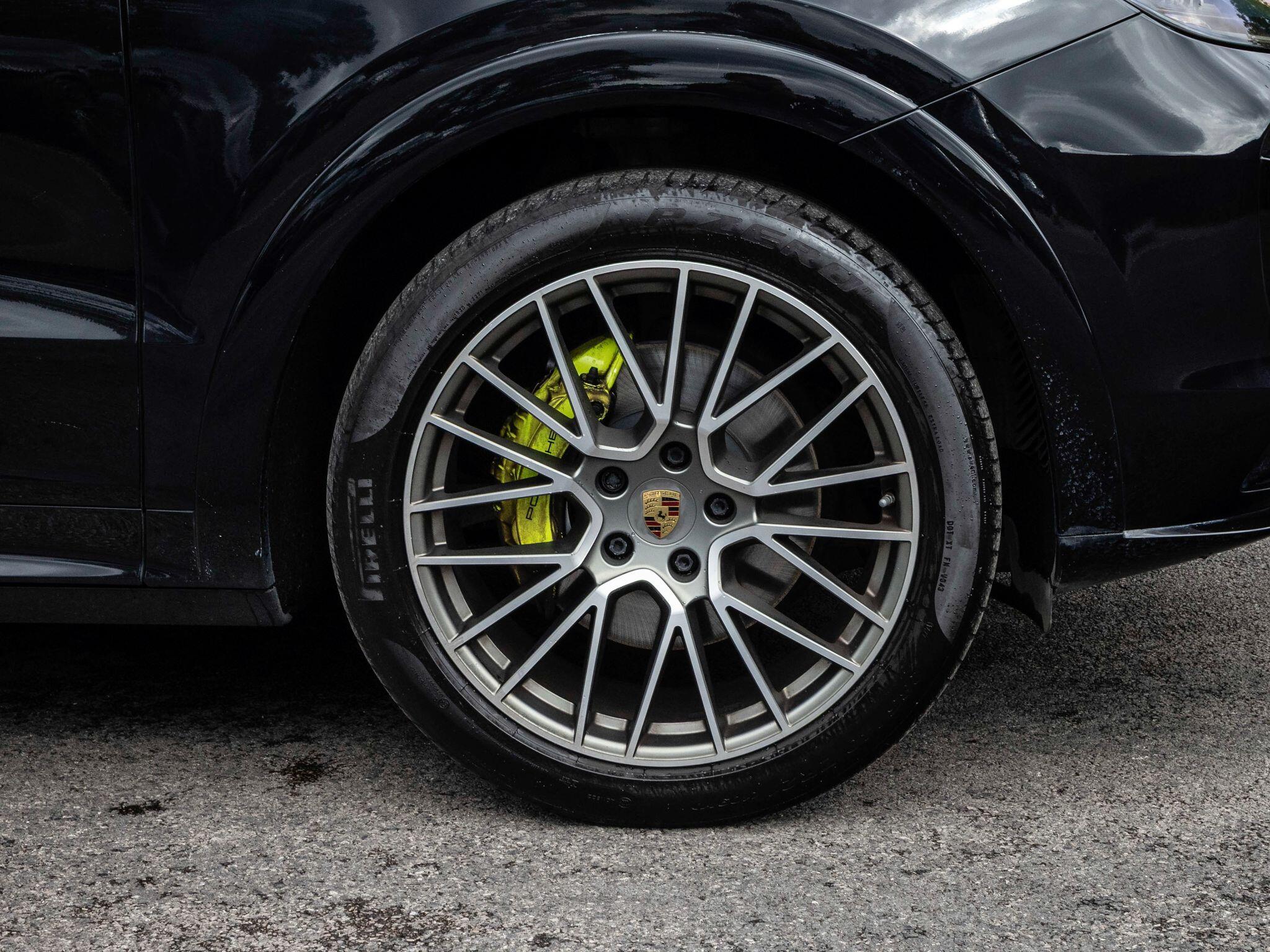 Porsche Cayenne view 25