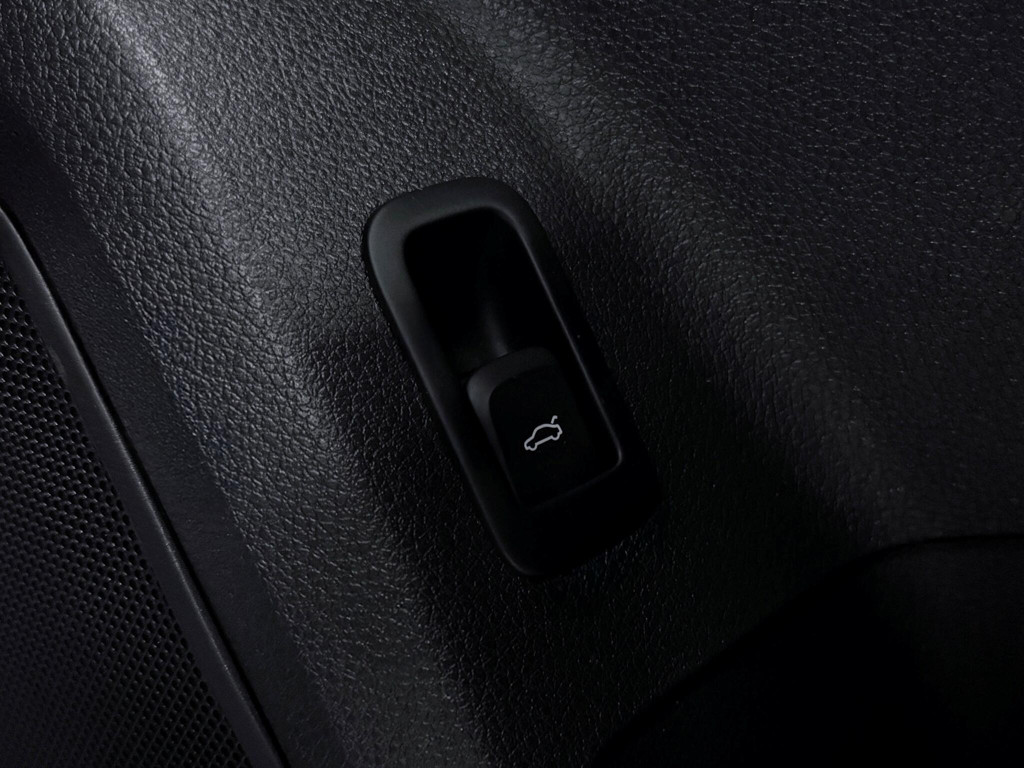 Audi SQ2 view 29