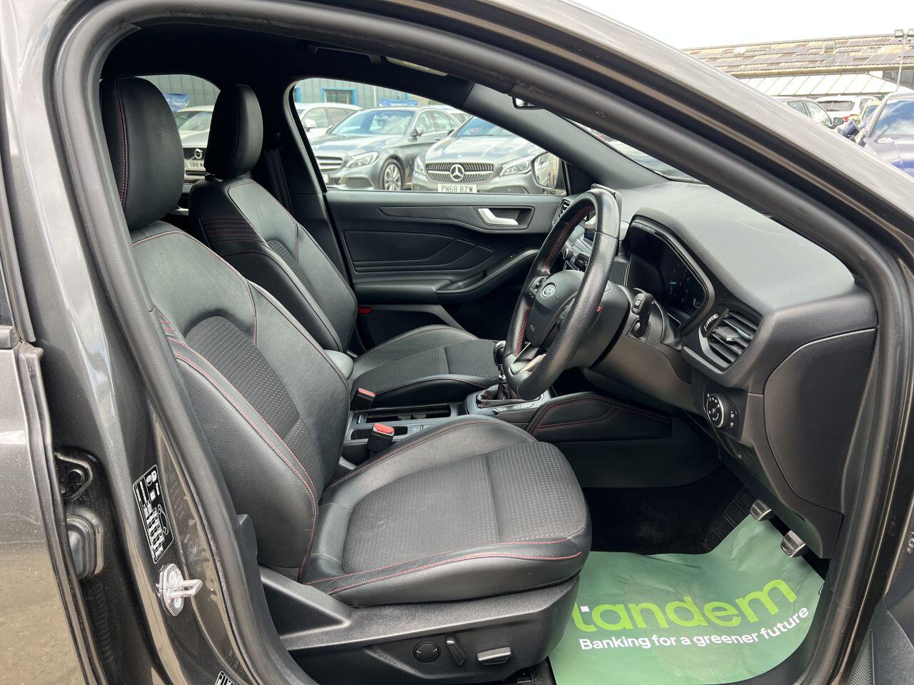 Ford Focus view 14