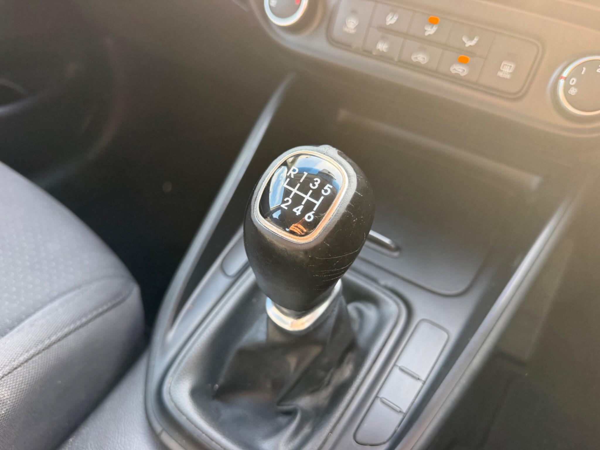 Kia Carens view 31