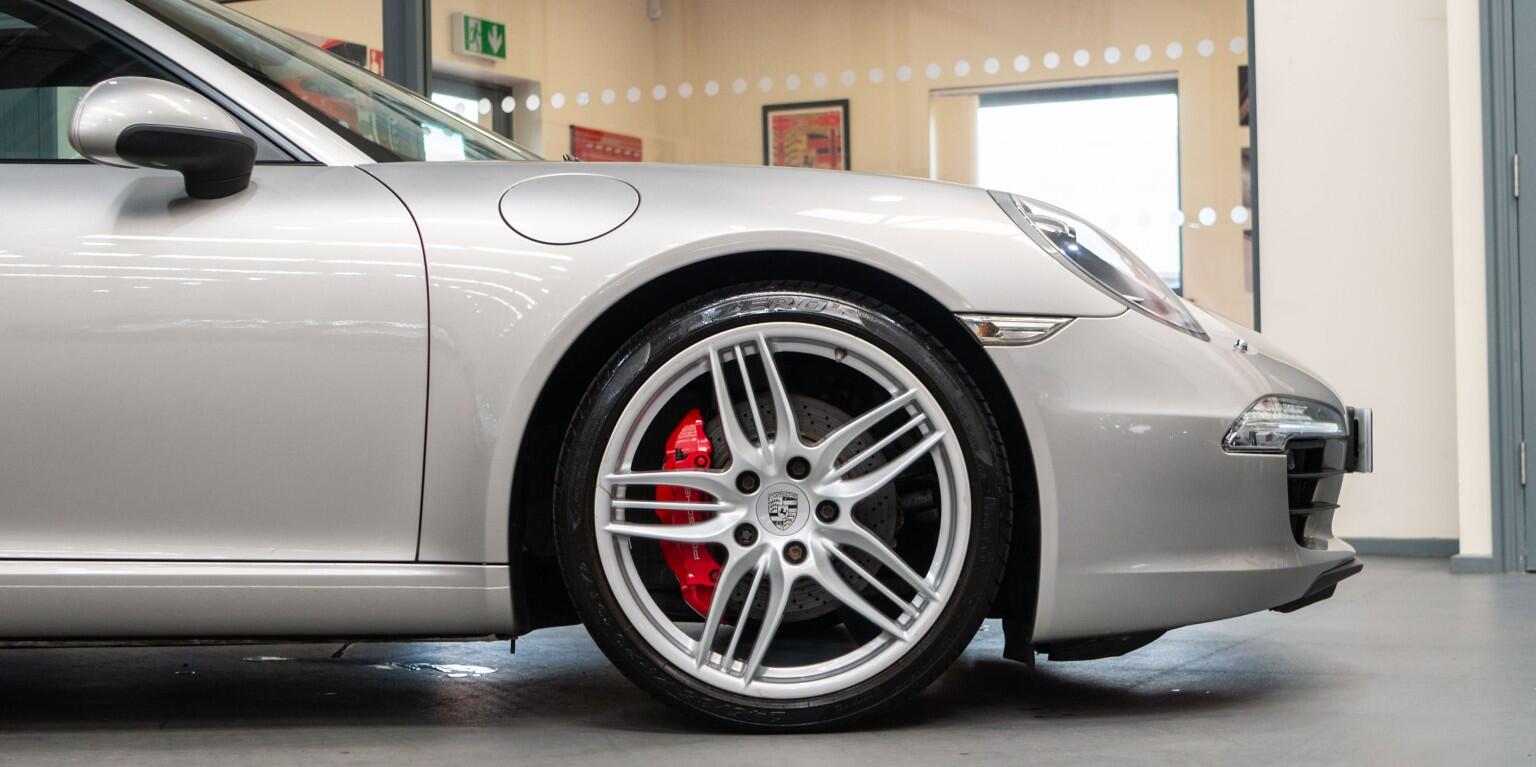 Porsche 911 view 10