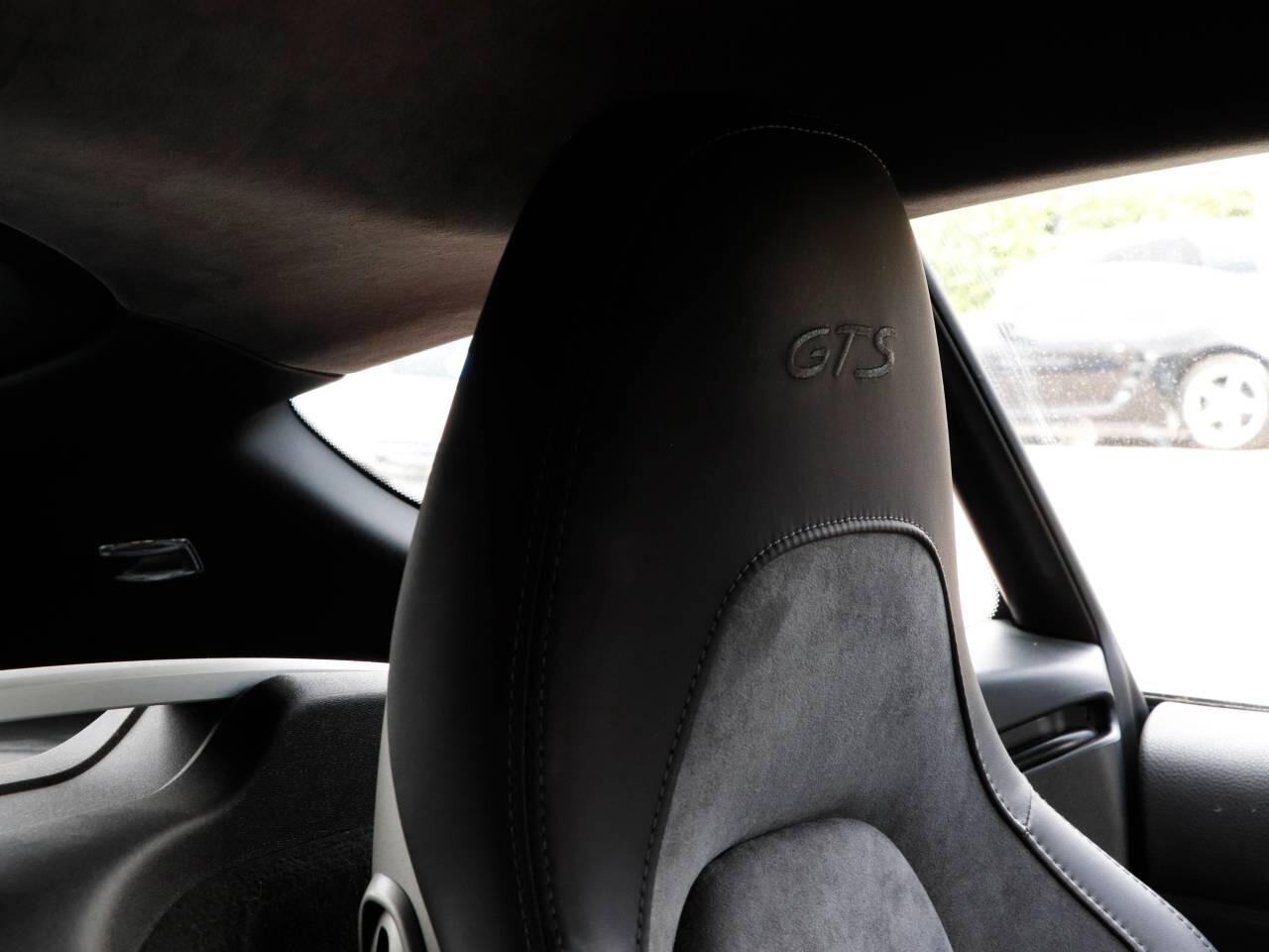 Porsche Cayman view 26