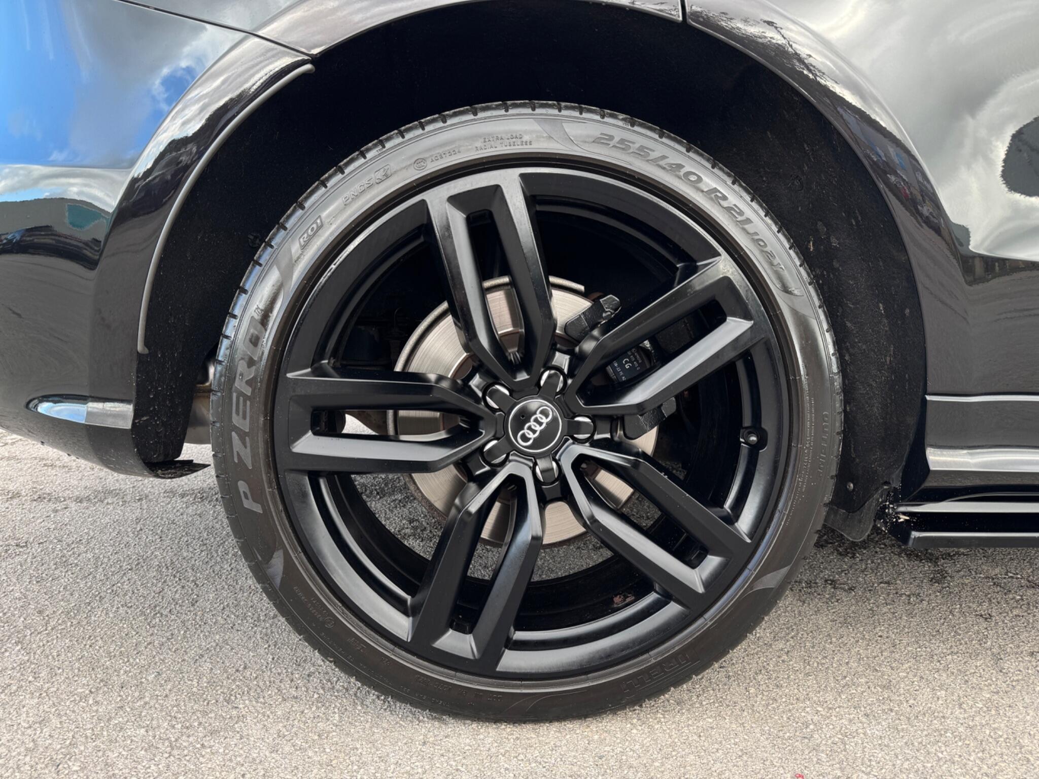 Audi SQ5 view 10