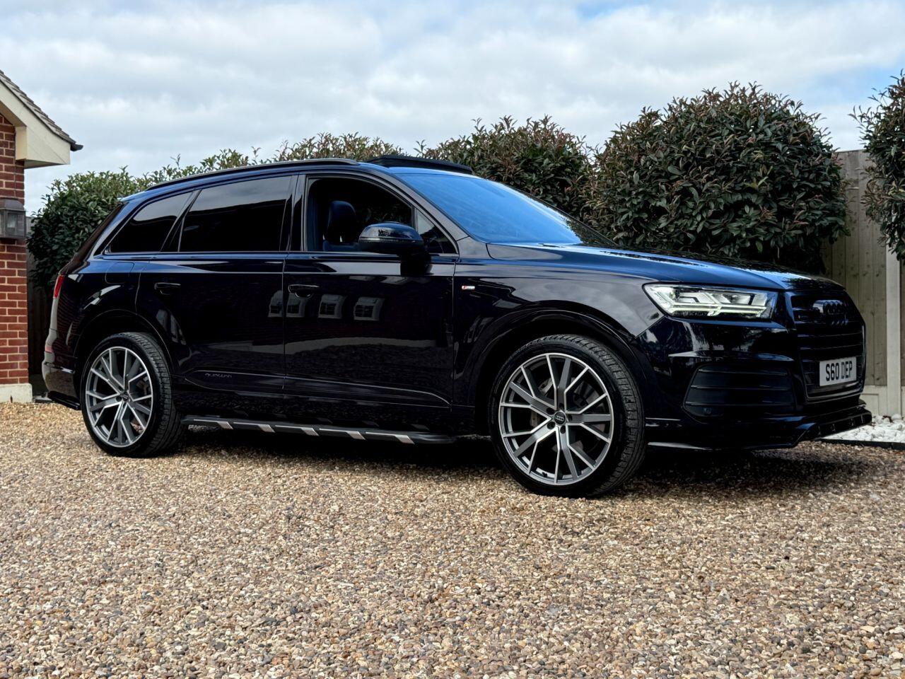Audi Q7 view 5