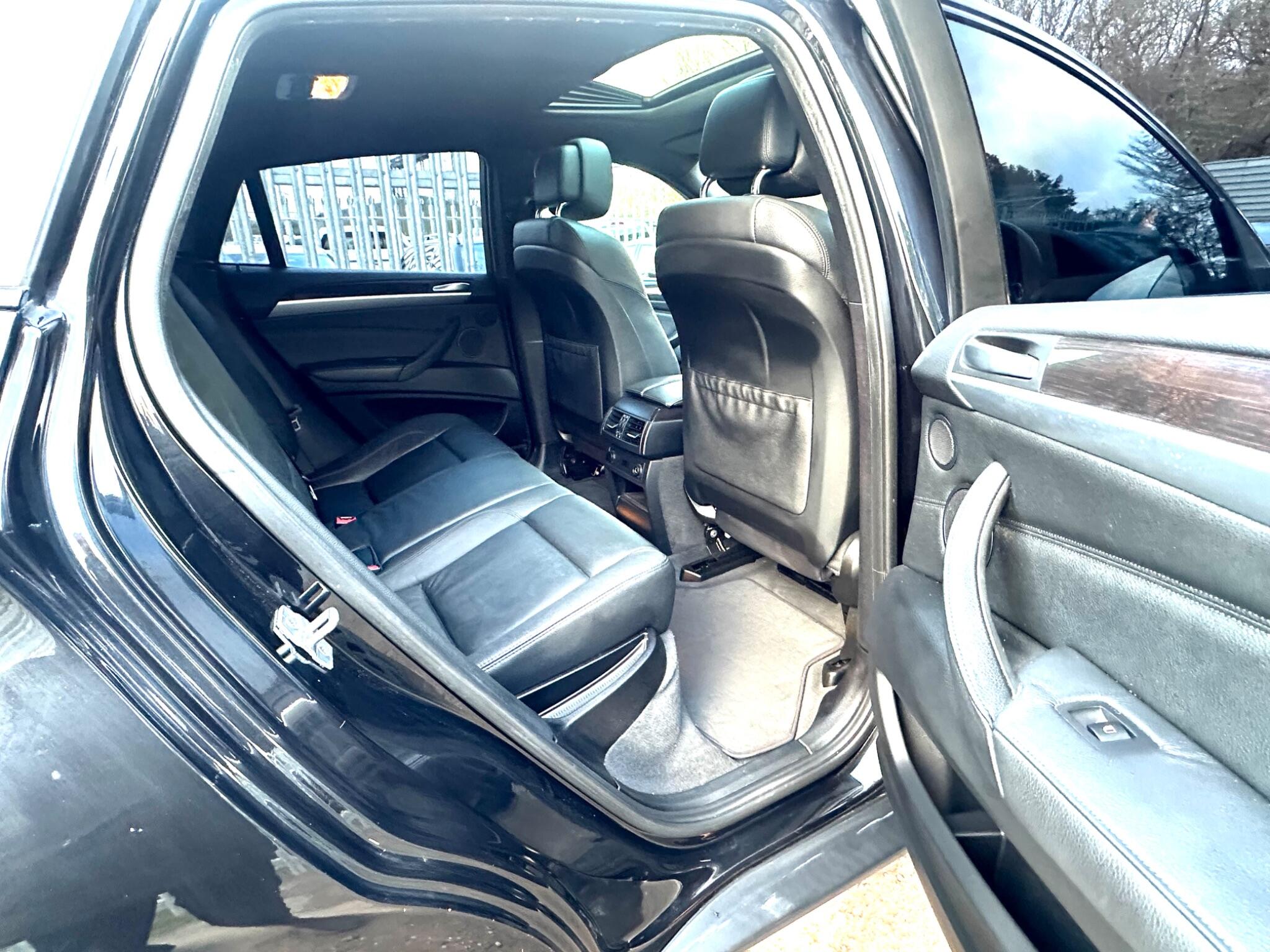 BMW X6 view 4
