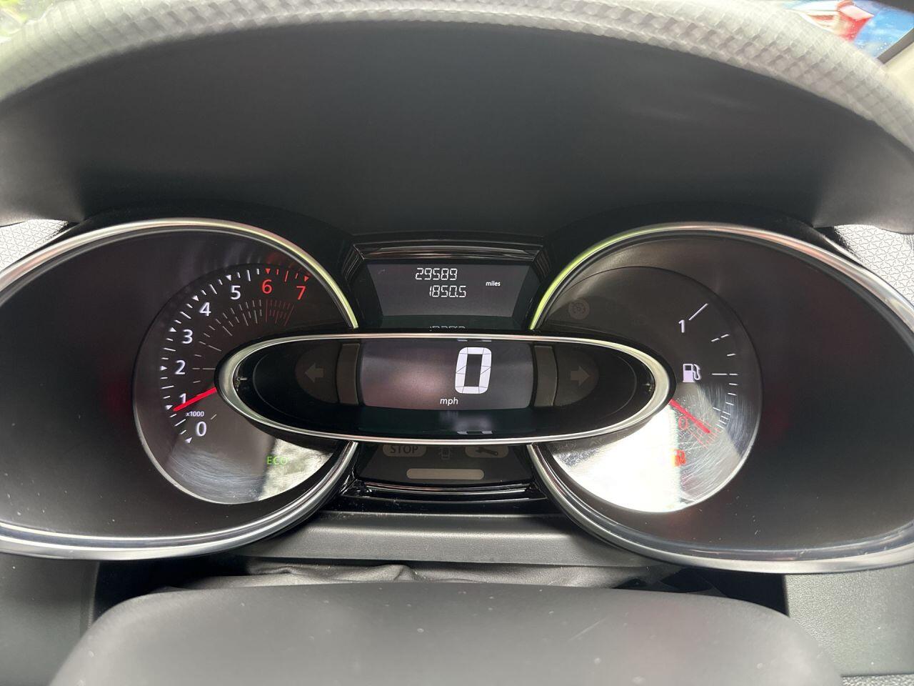 Renault Clio view 15