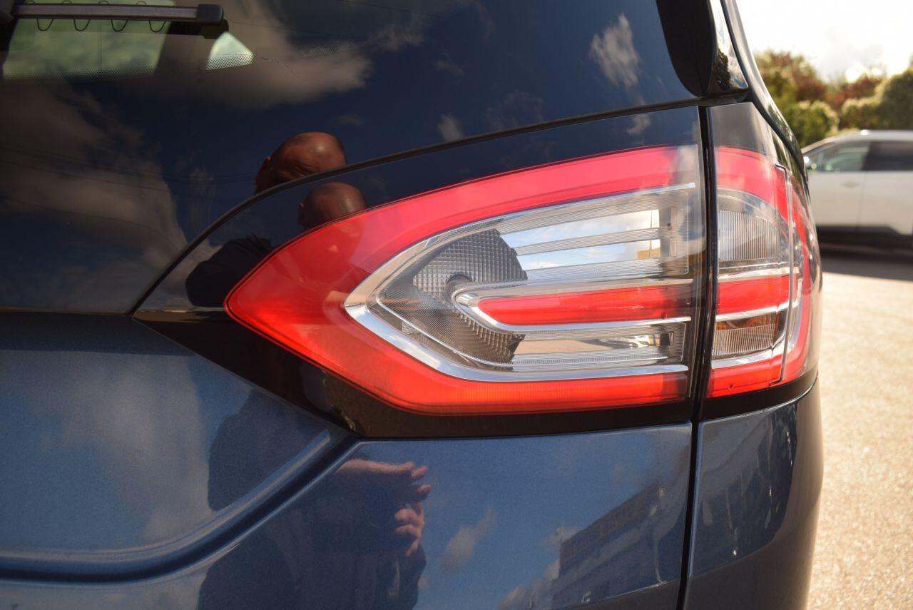 Ford Galaxy view 19