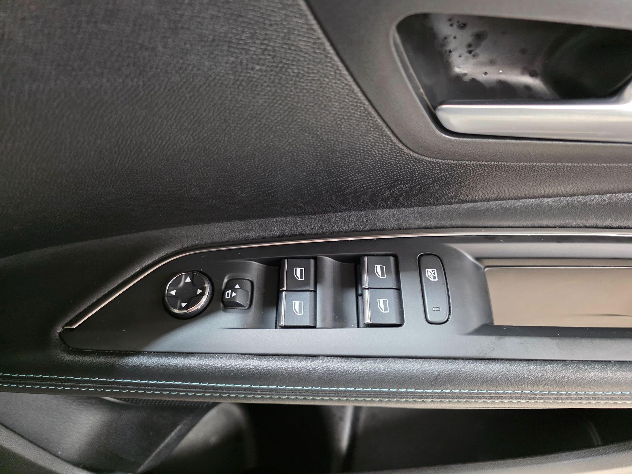 Peugeot 5008 view 14