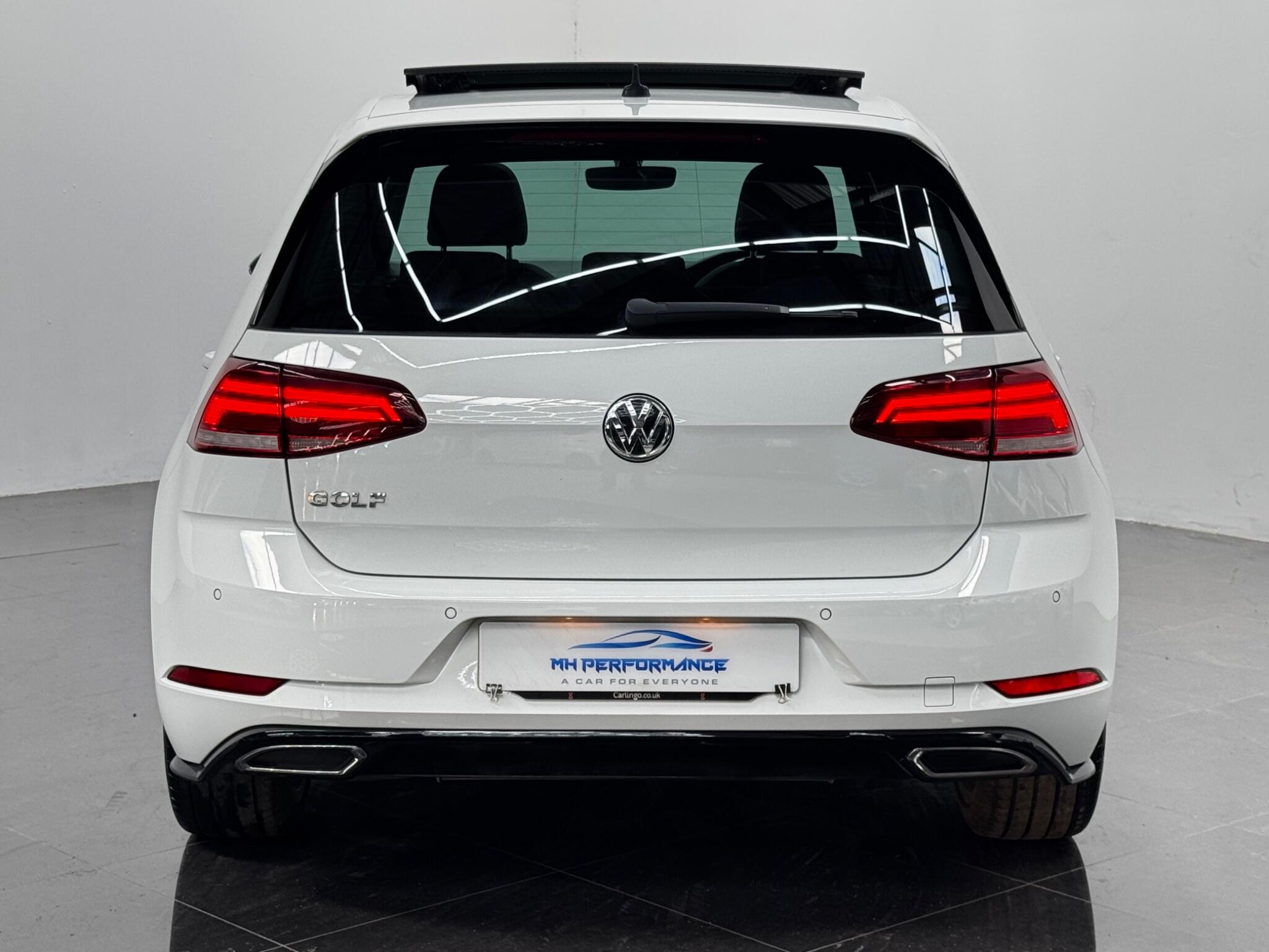 Volkswagen Golf view 4