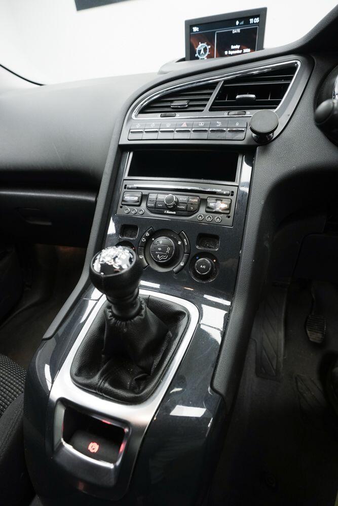 Peugeot 5008 view 16
