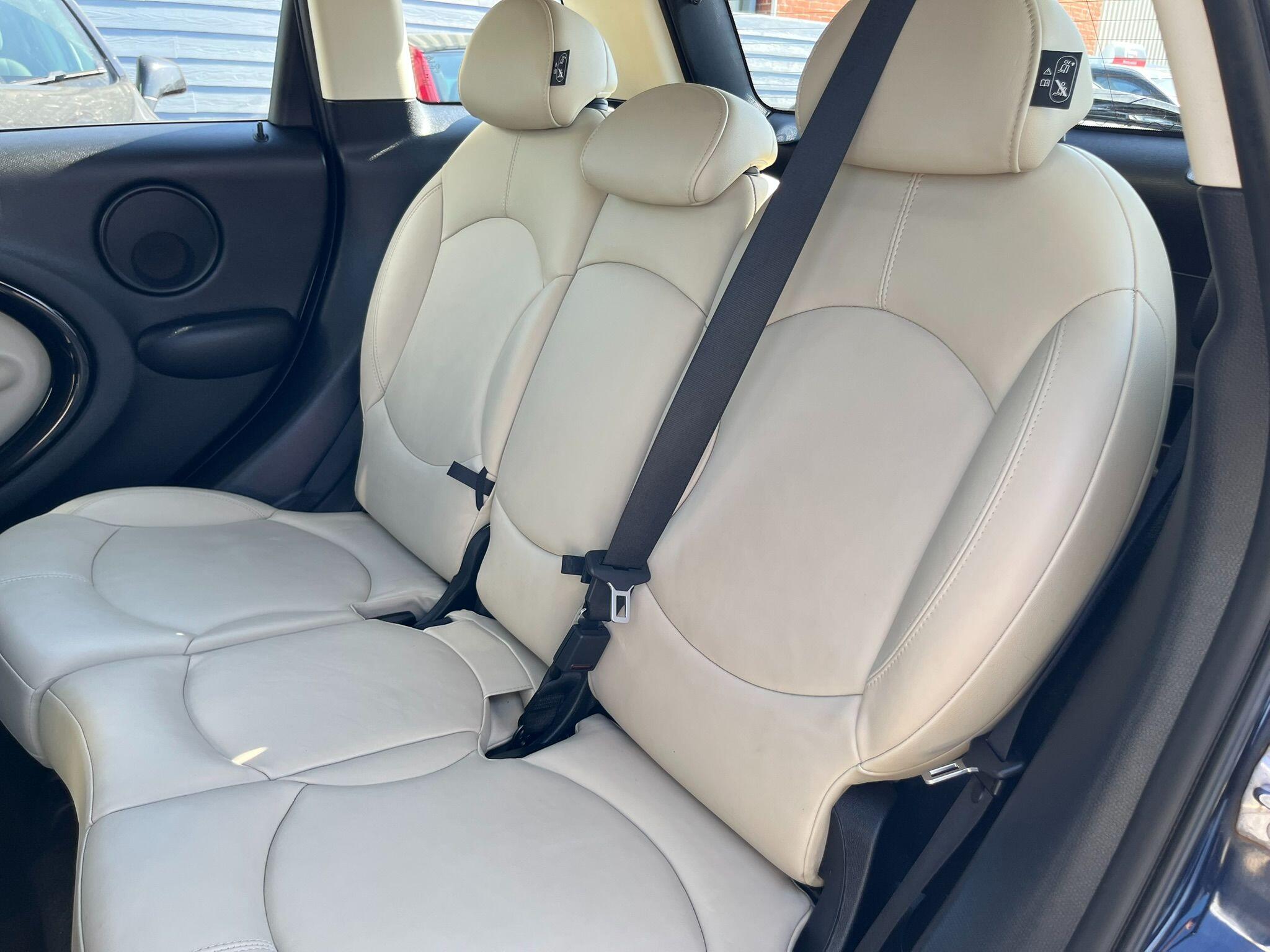 Mini Countryman view 29