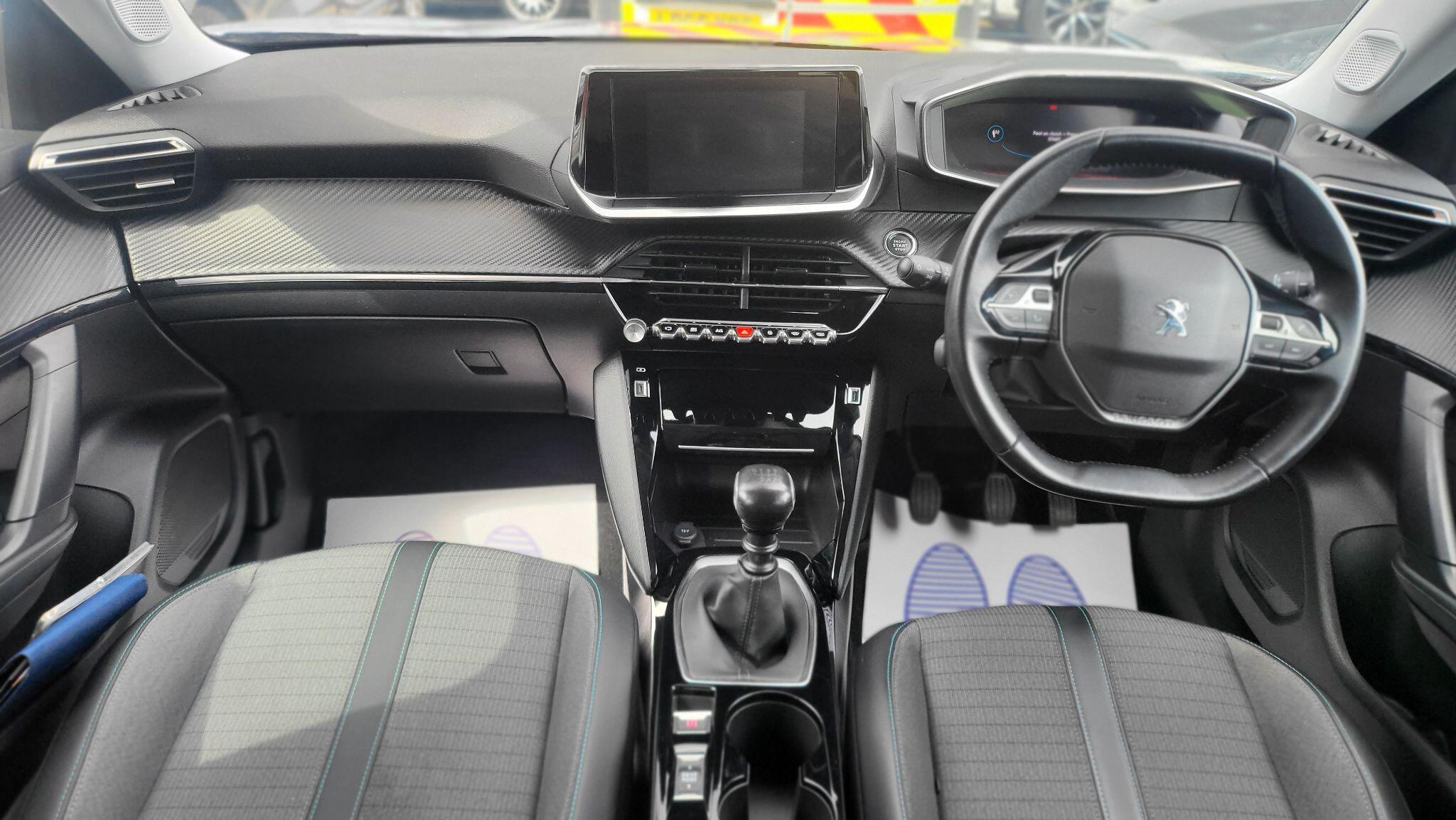 Peugeot 2008 view 4