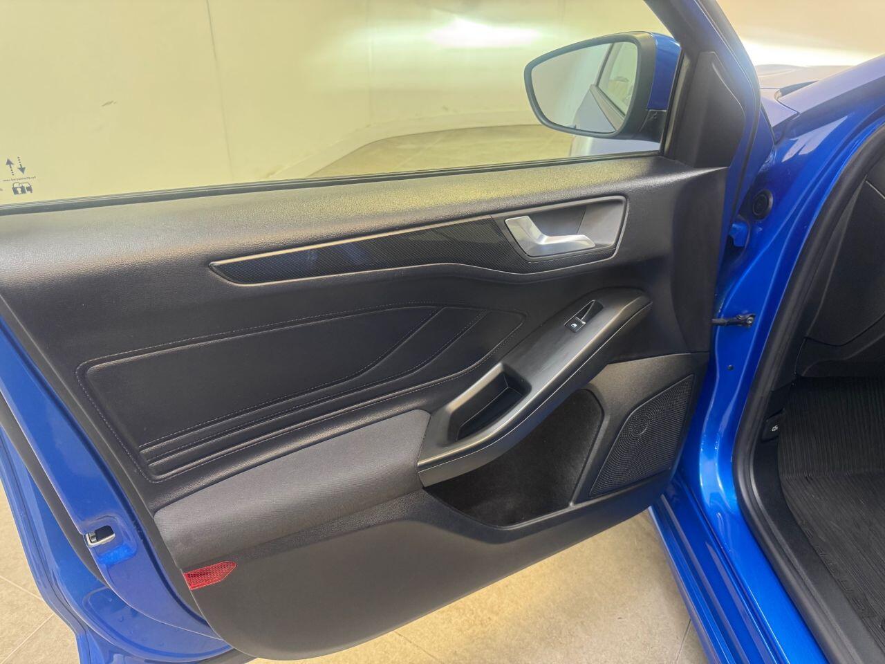 Ford Focus view 47