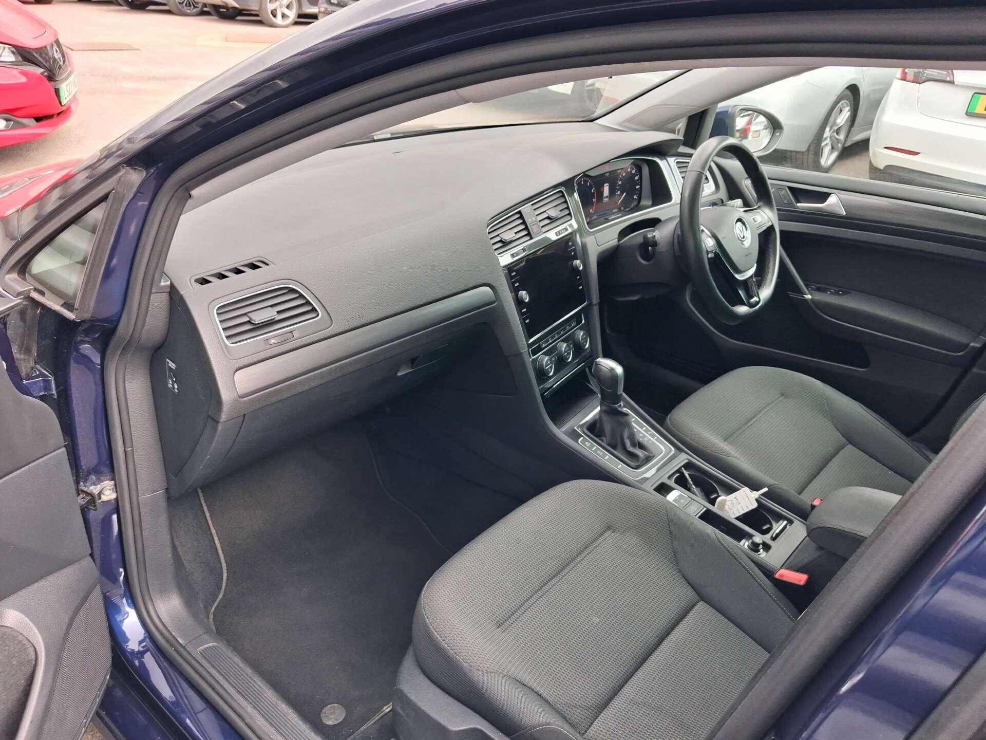 Volkswagen Golf view 11