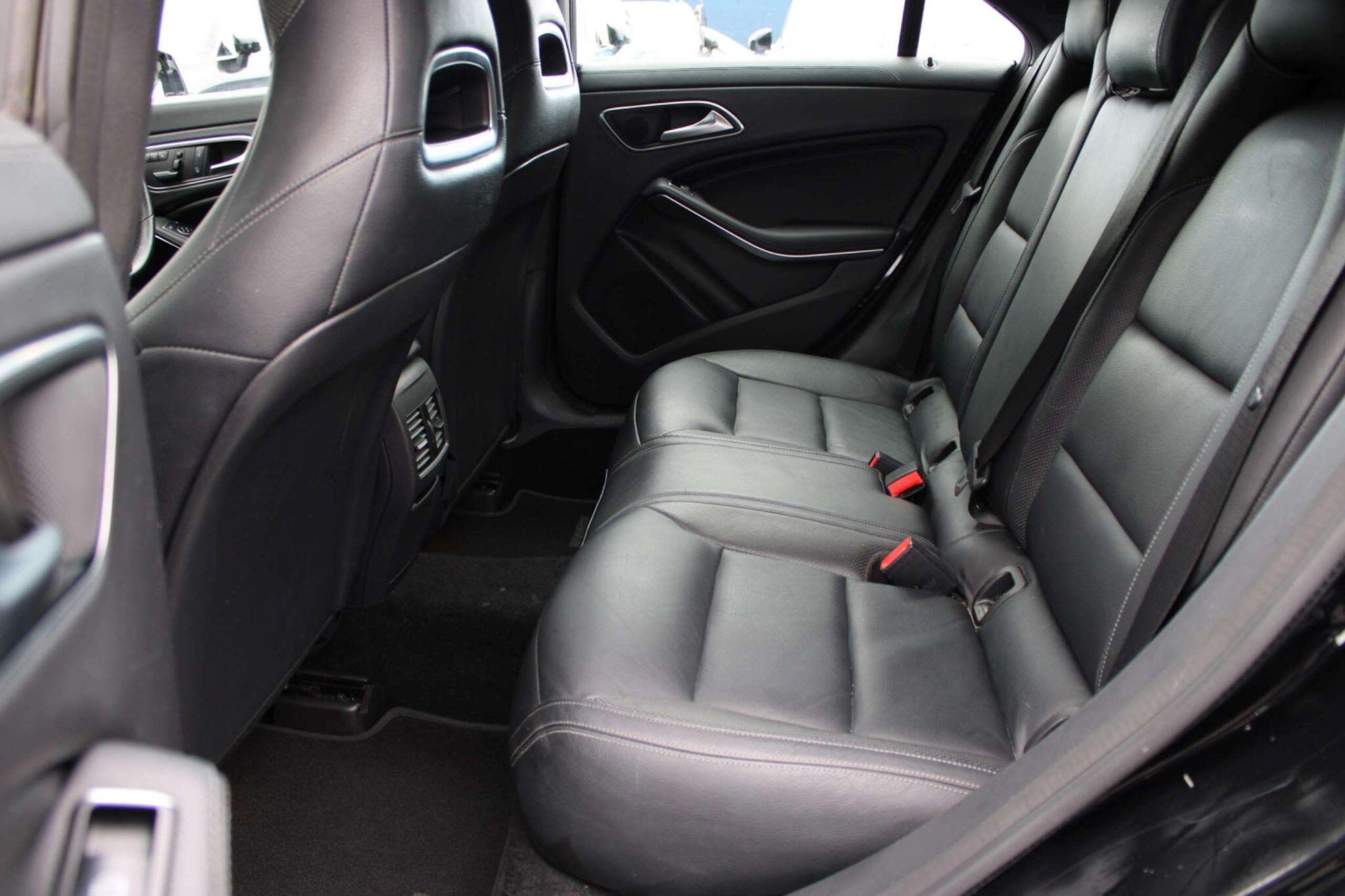 Mercedes-Benz Cla view 12