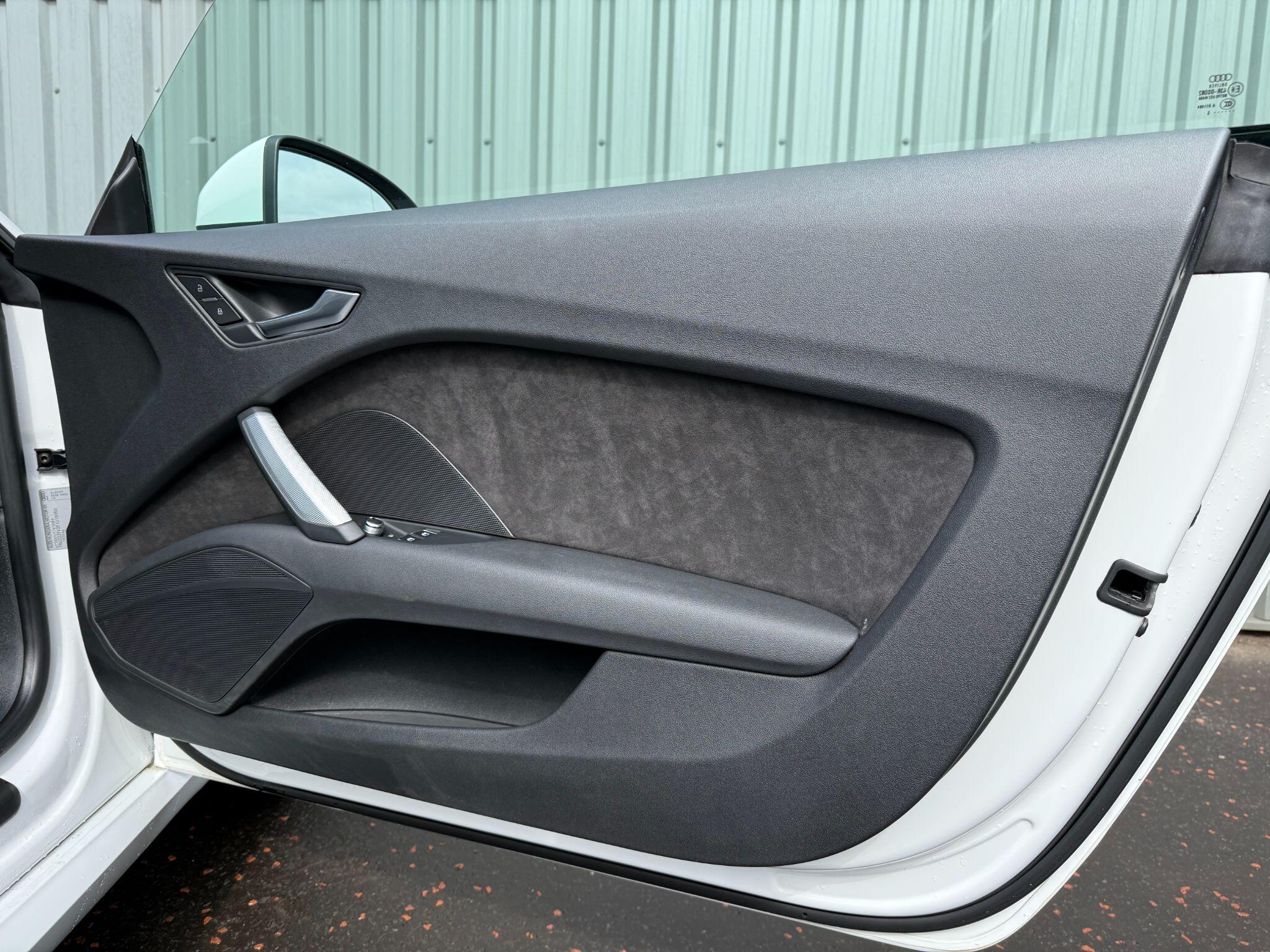 Audi TT view 35