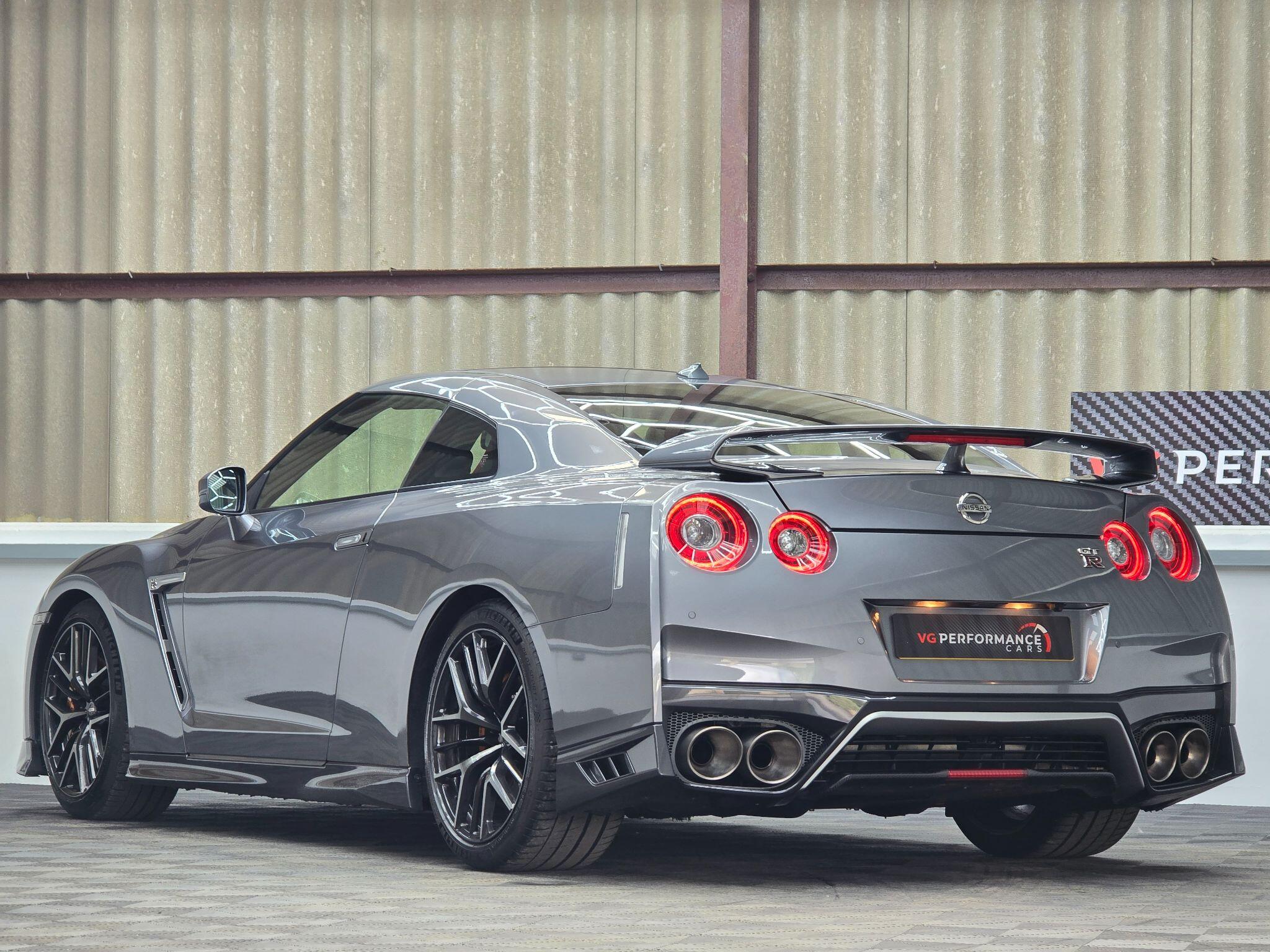 Nissan GT-R view 3