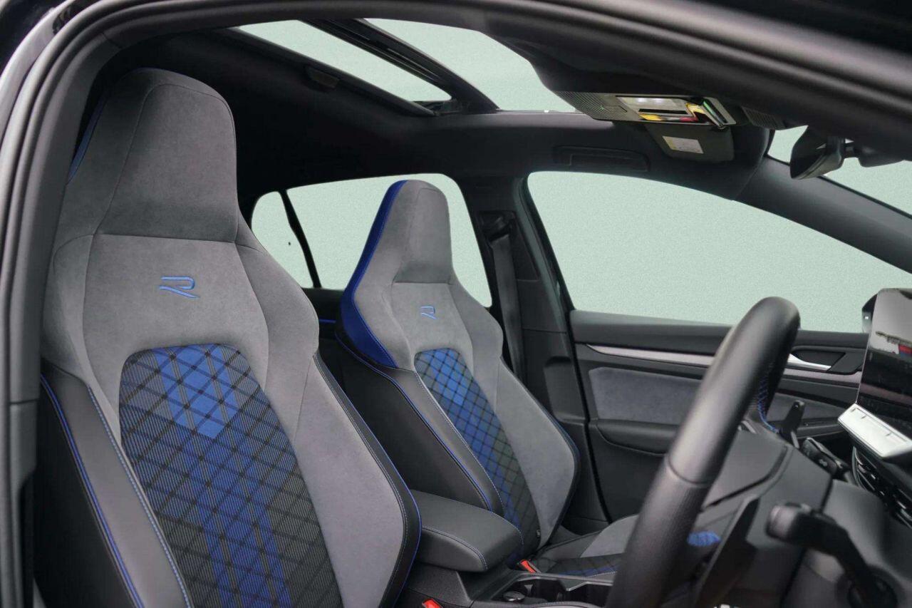 Volkswagen Golf view 2