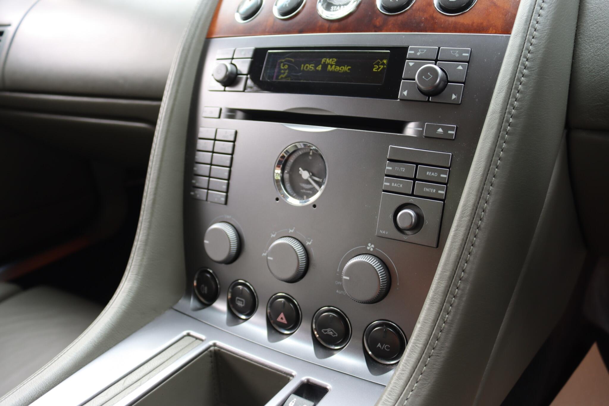 Aston Martin DB9 view 77