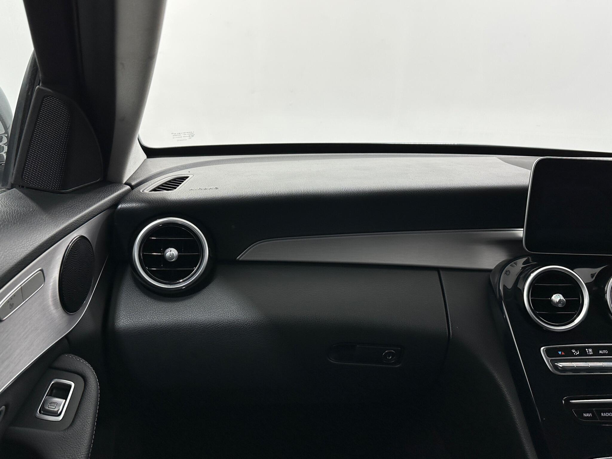 Mercedes-Benz C-Class view 30