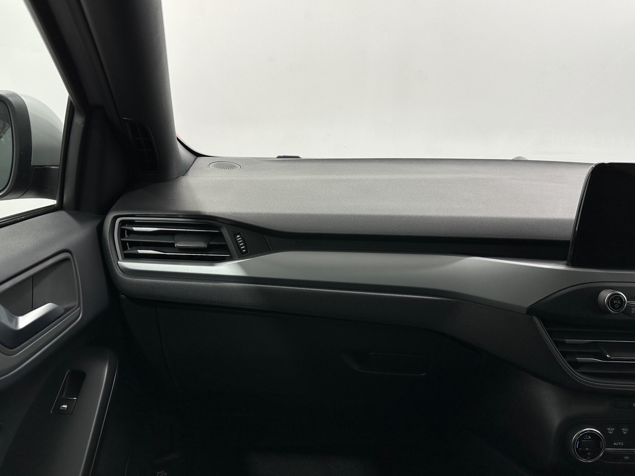 Ford Focus view 28