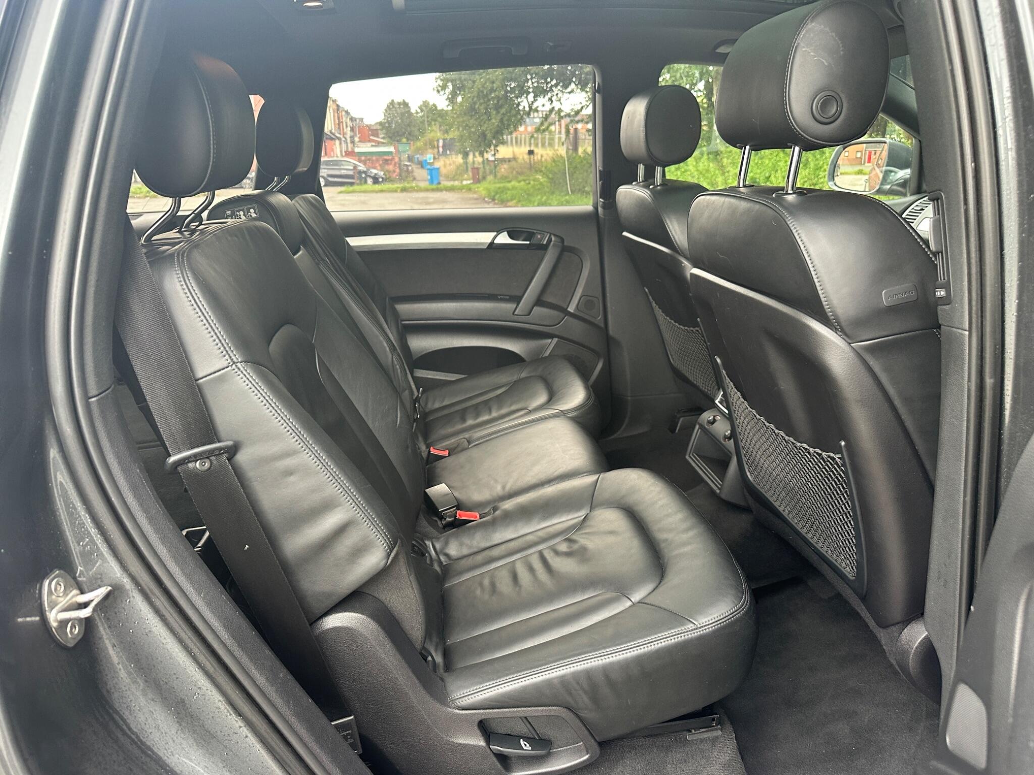 Audi Q7 view 31