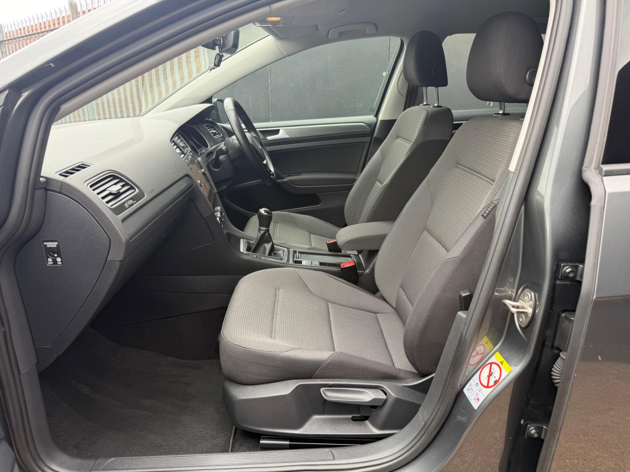 Volkswagen Golf view 11