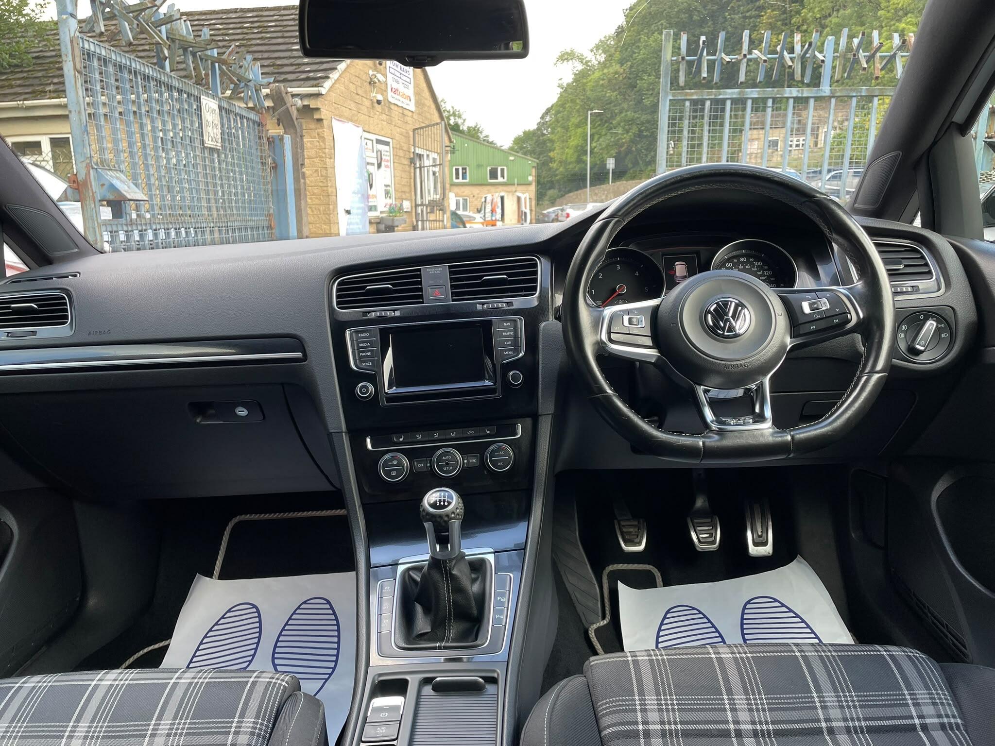Volkswagen Golf view 22