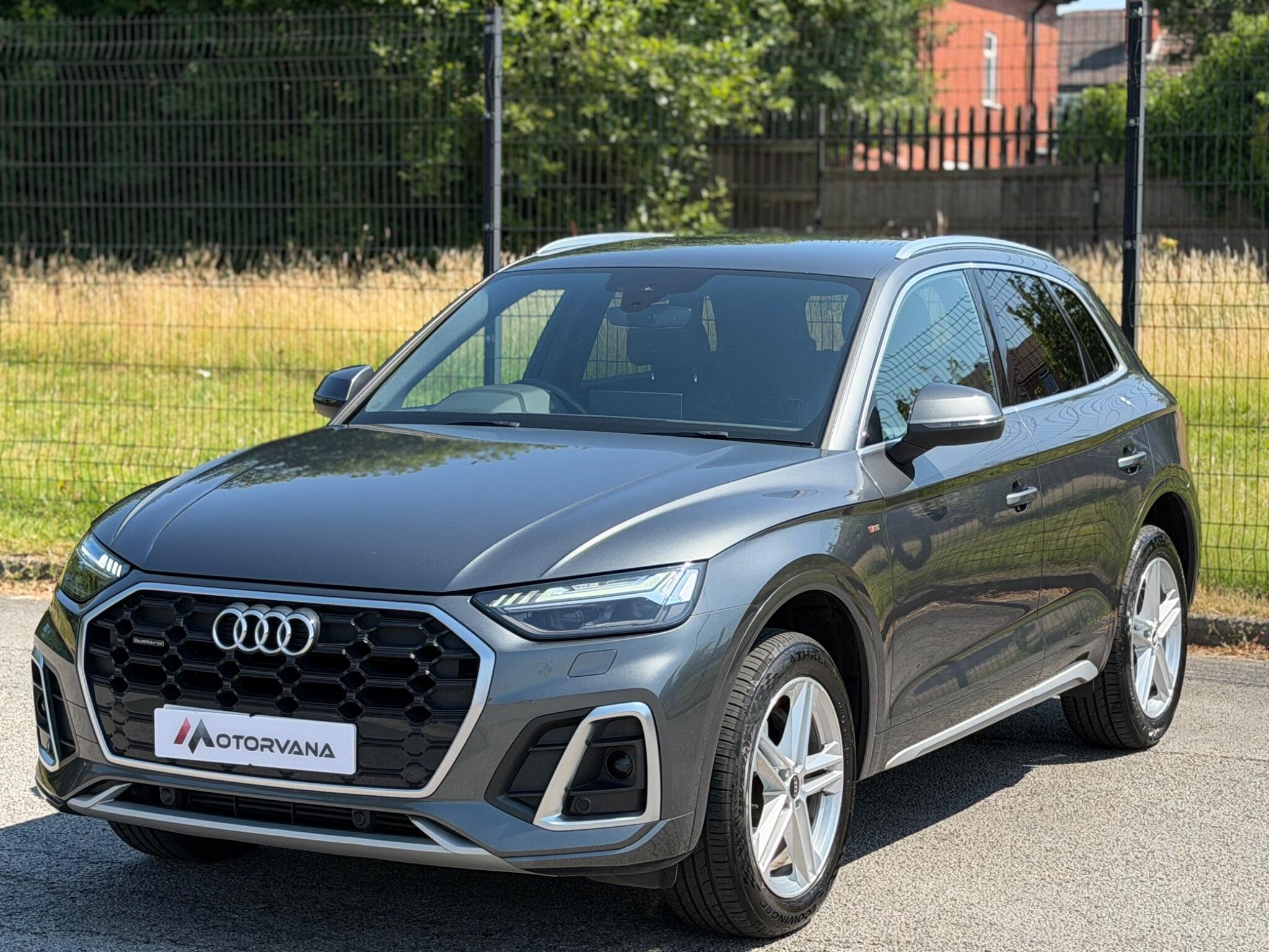 Audi Q5 view 3