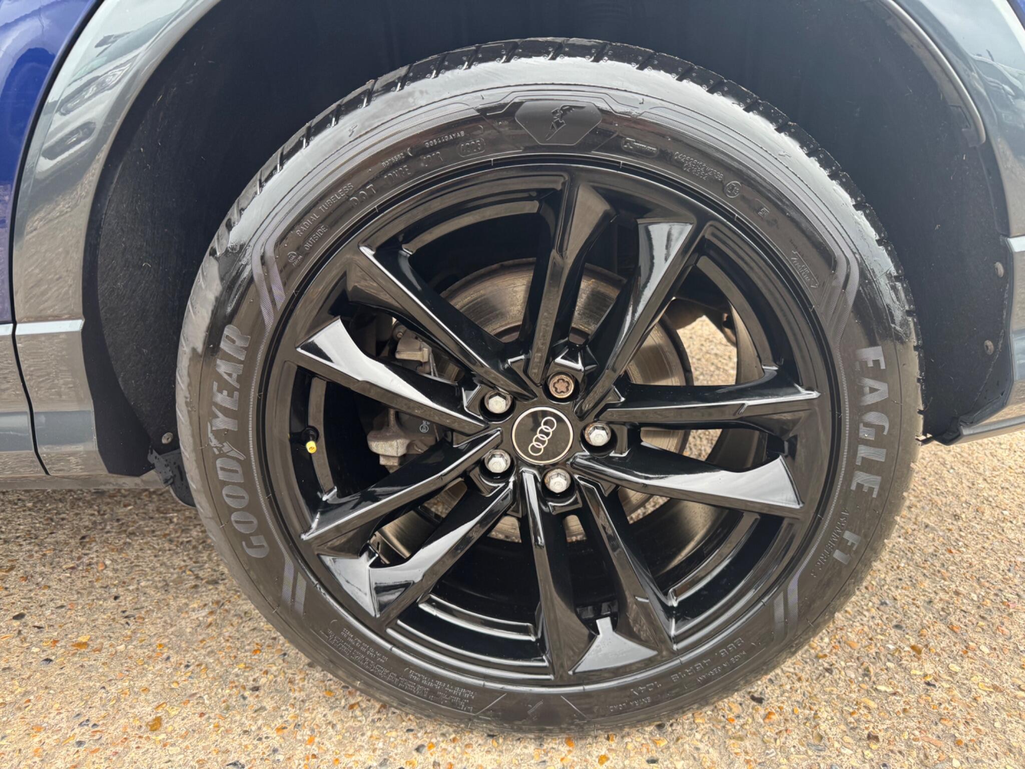 Audi Q3 view 40