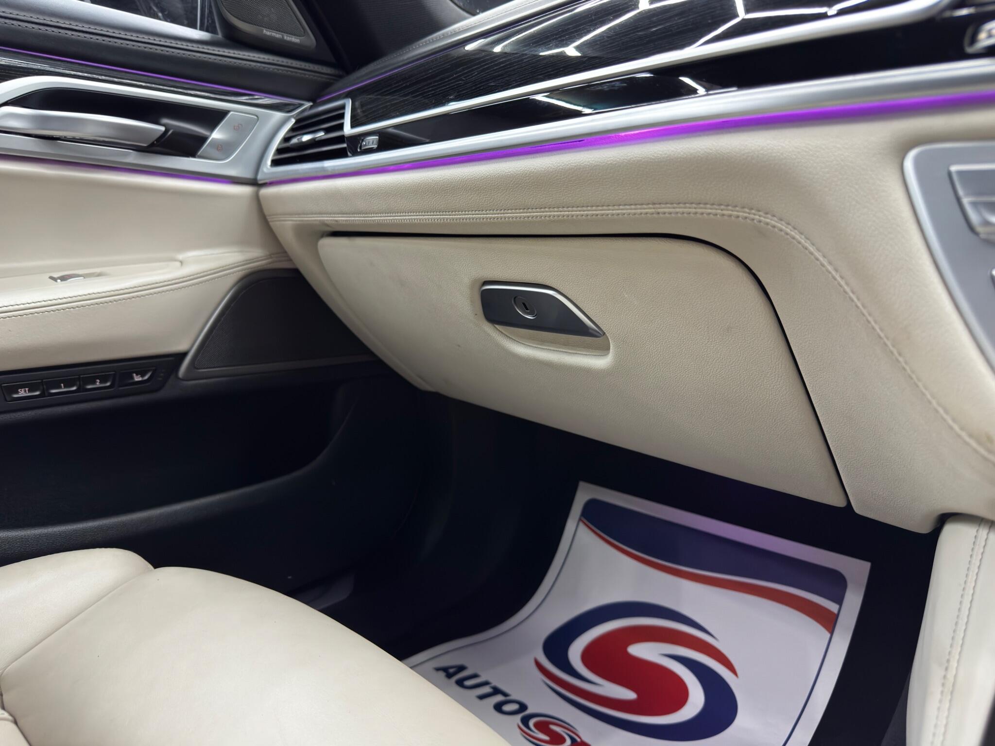 BMW 7 Series view 44