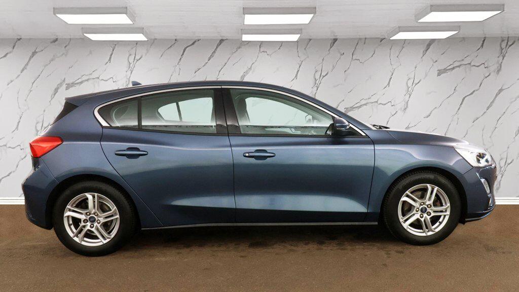 Ford Focus view 8