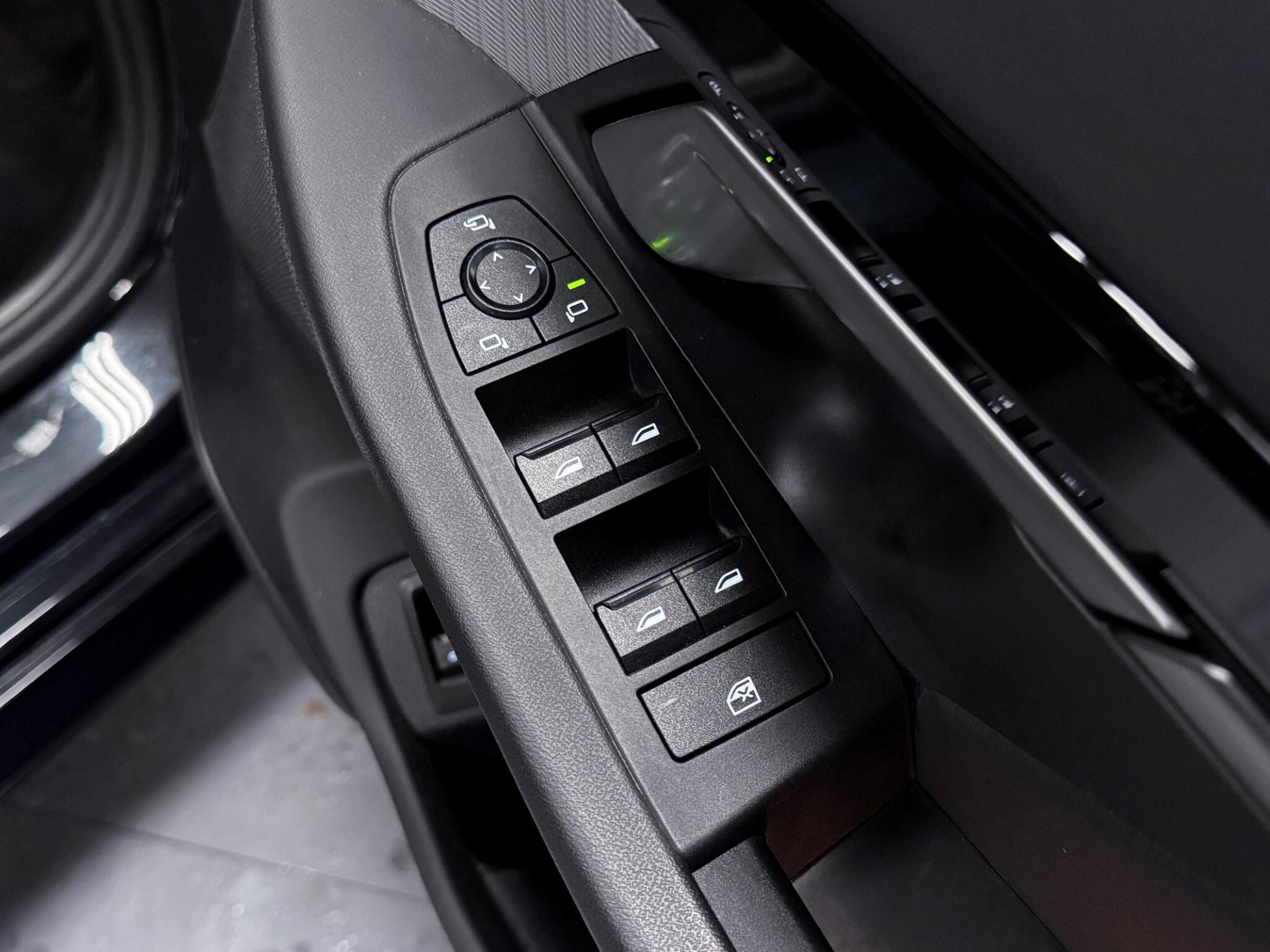 BMW 5 Series view 27