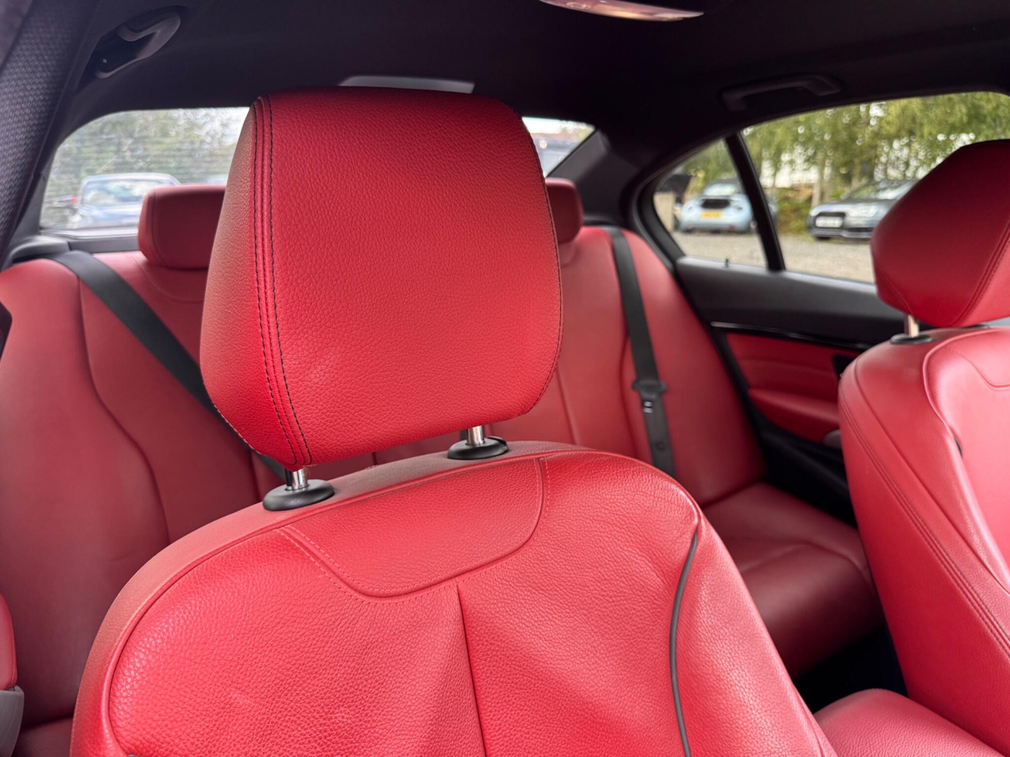 BMW 3 Series view 28