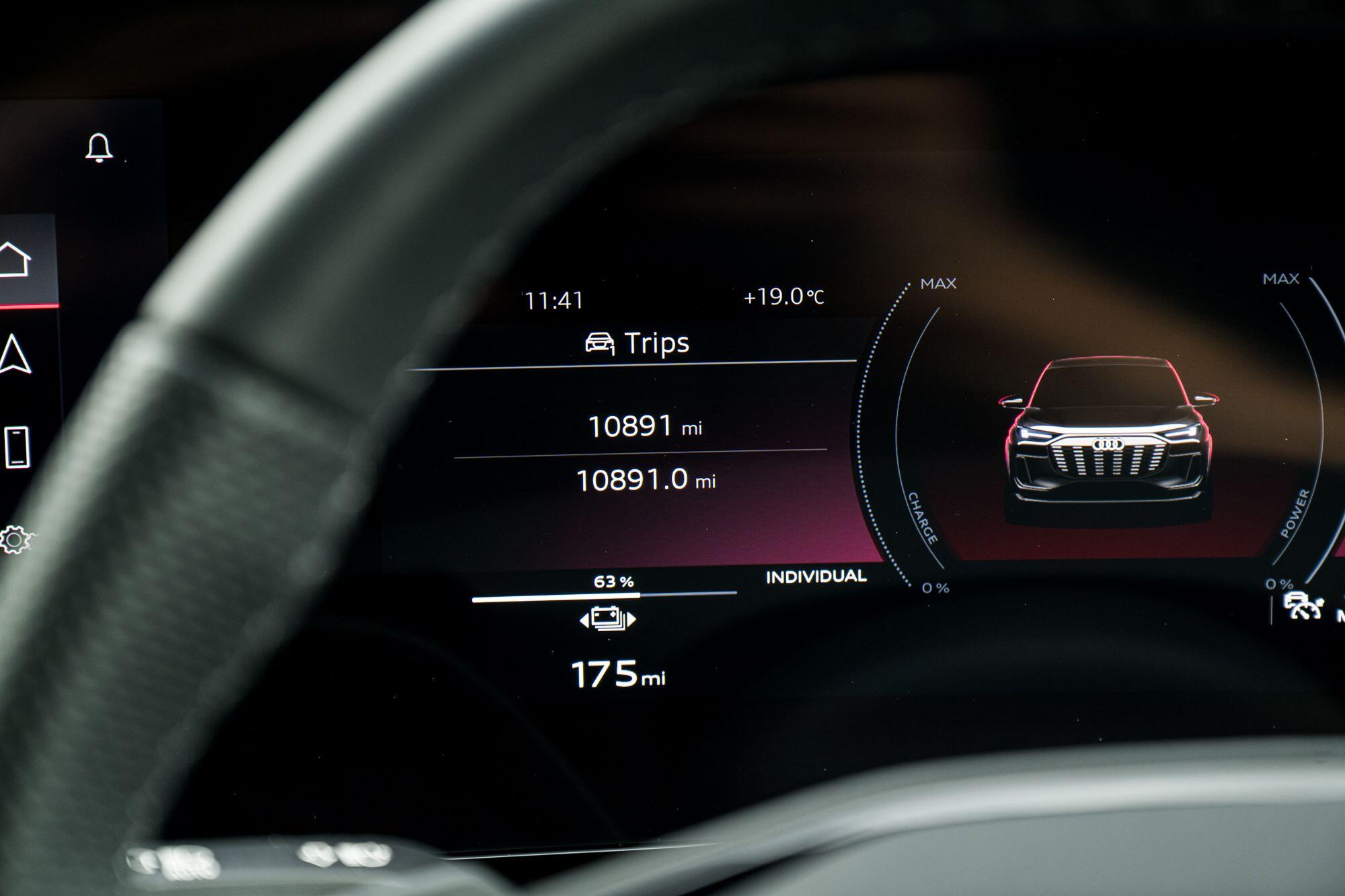Audi SQ6 E-Tron view 45