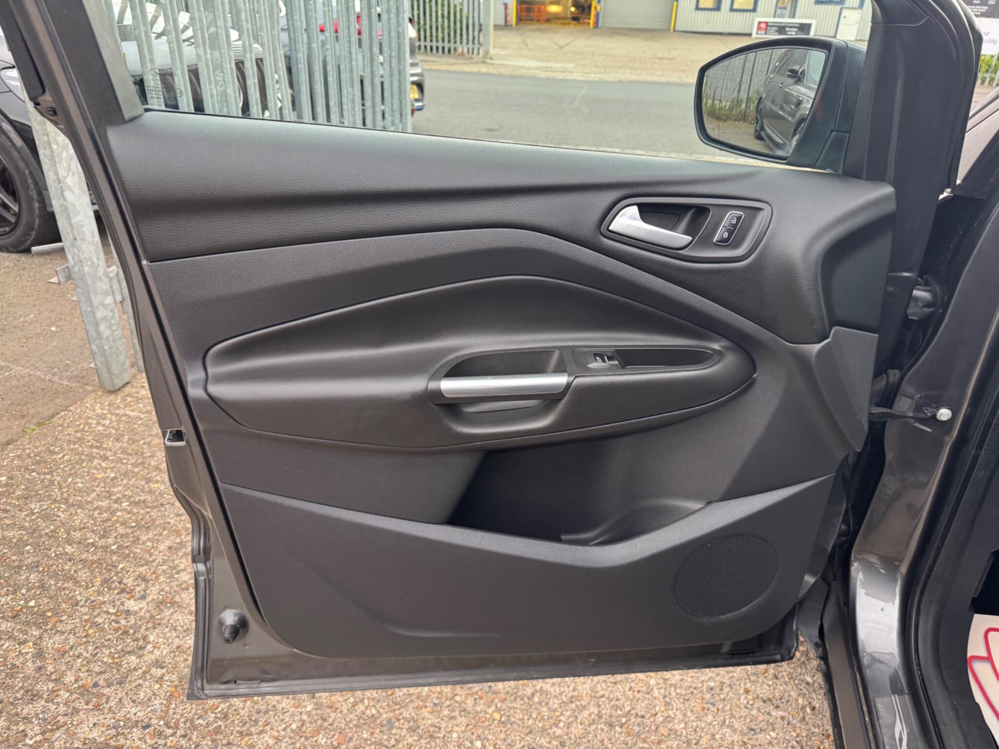 Ford Kuga view 43