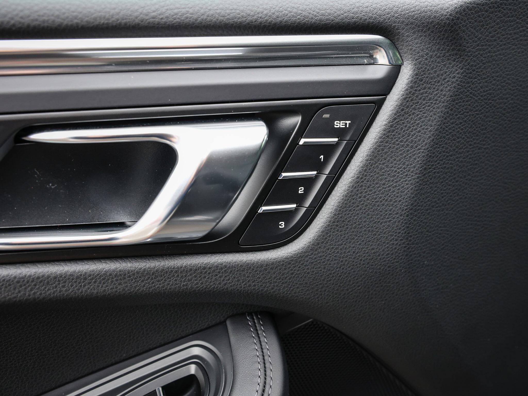 Porsche Macan view 56
