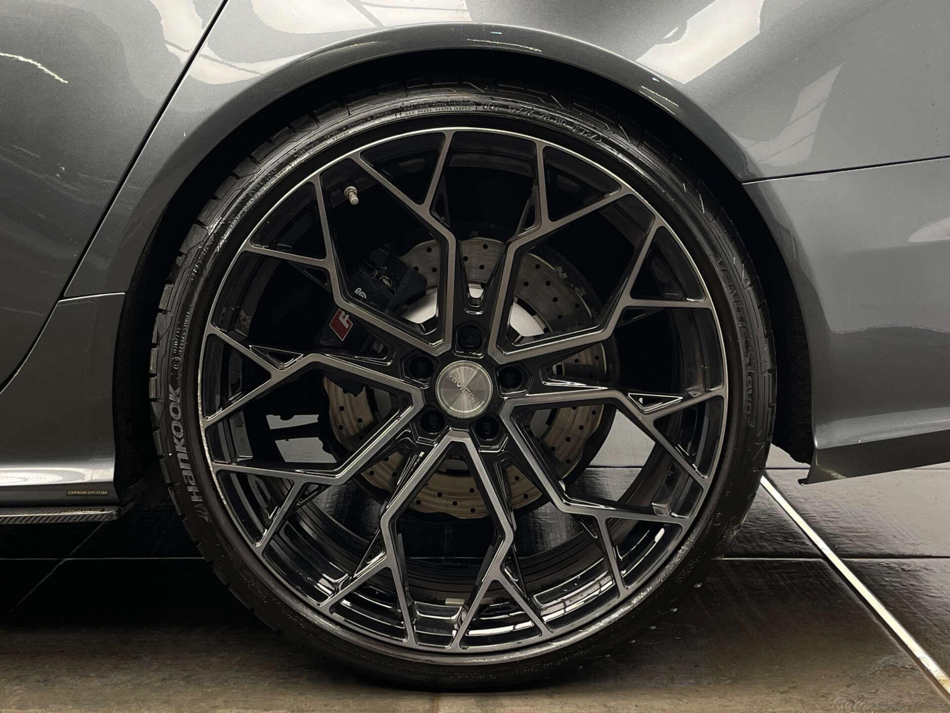 Audi RS6 Avant view 52
